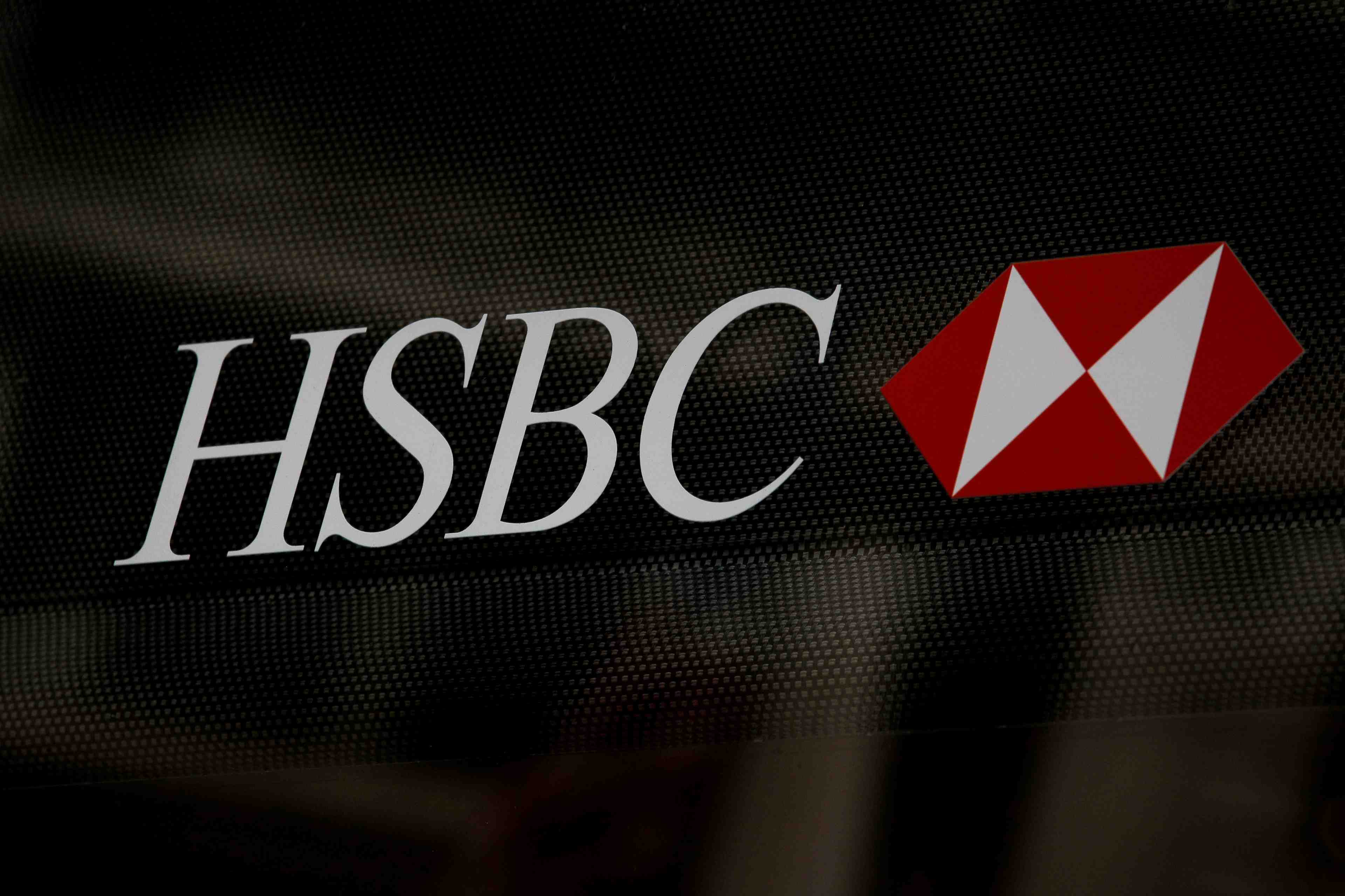 Hsbc france dement une vente de sa banque de detail
