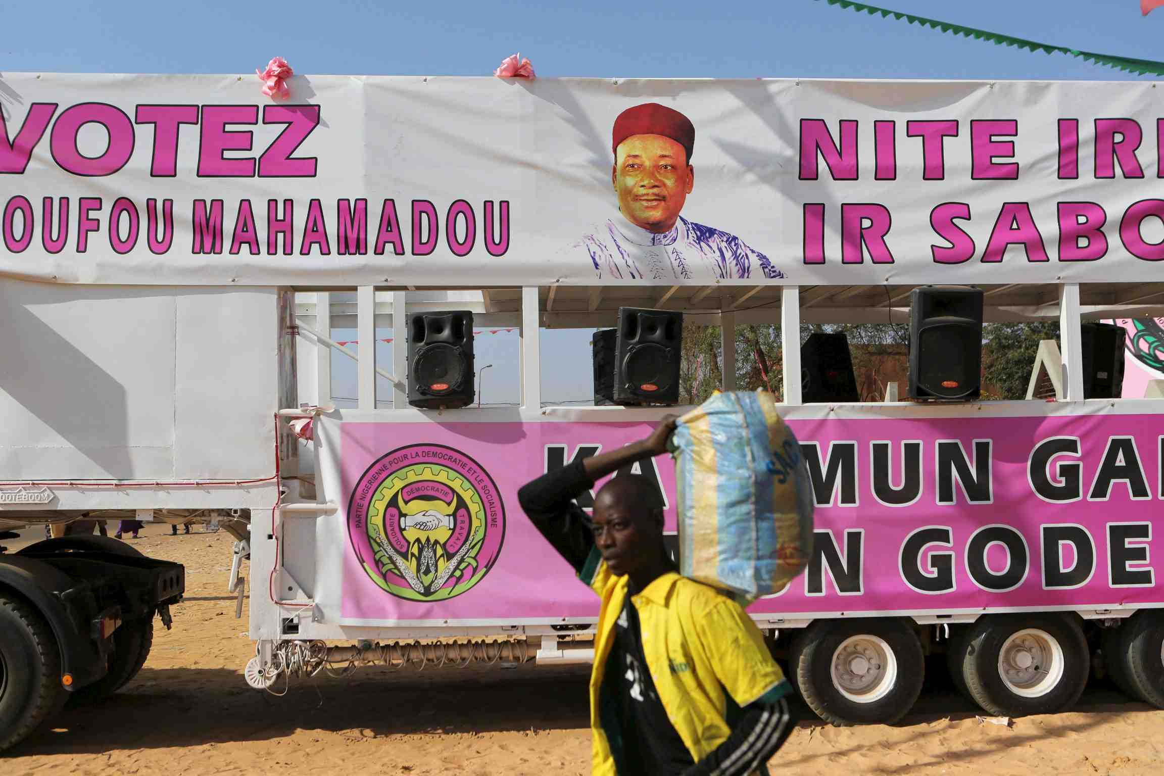 Le president nigerien mahamadou issoufou brique un deuxieme mandat