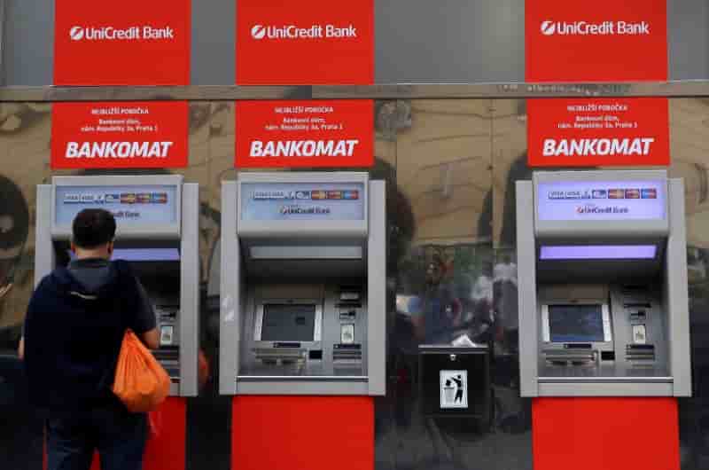 Unicredit: benefice net de 2,8 milliards d'euros au 3e trimestre grace a pioneer