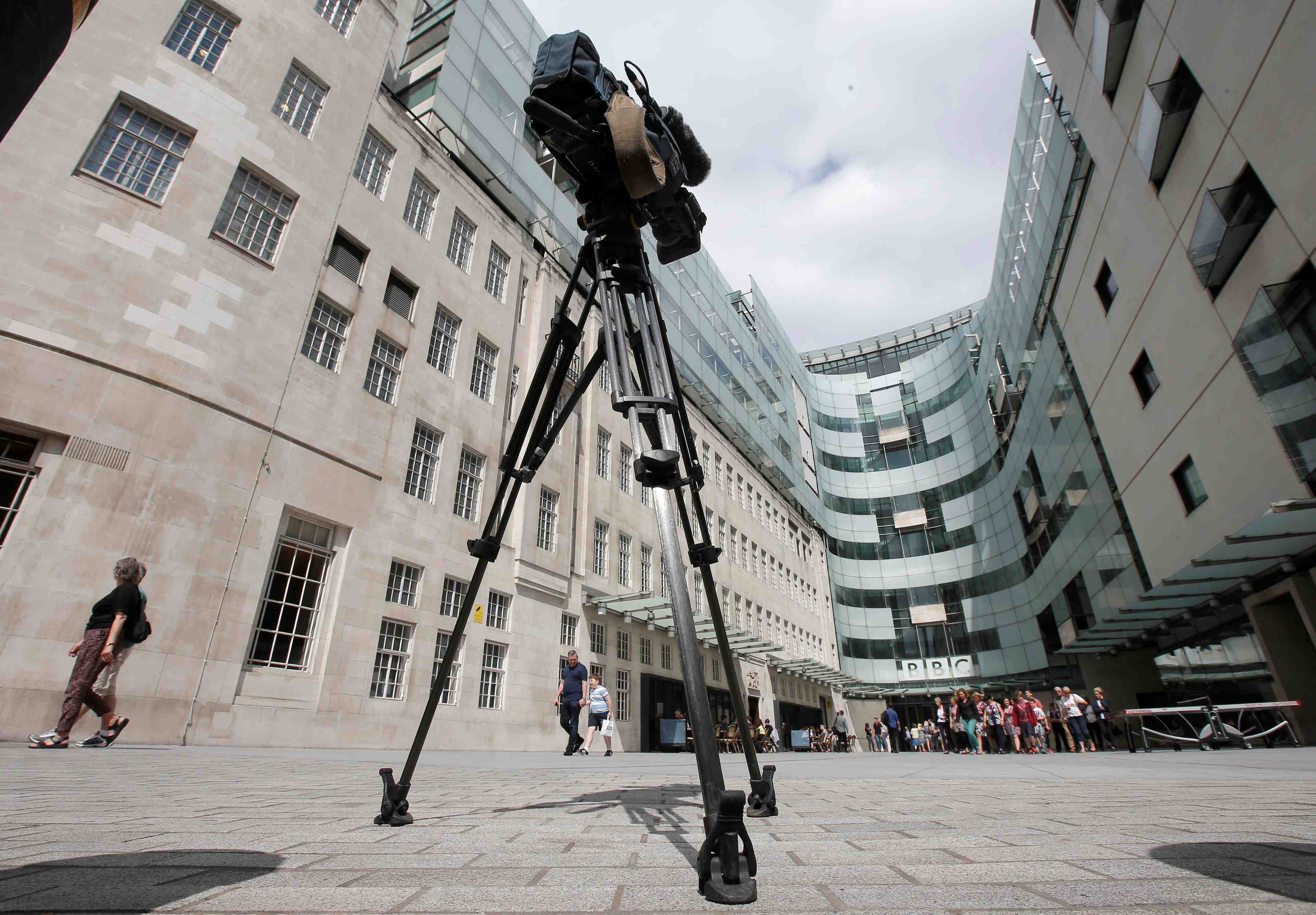 La chine critique la bbc, son conflit avec la grande-bretagne s'intensifie