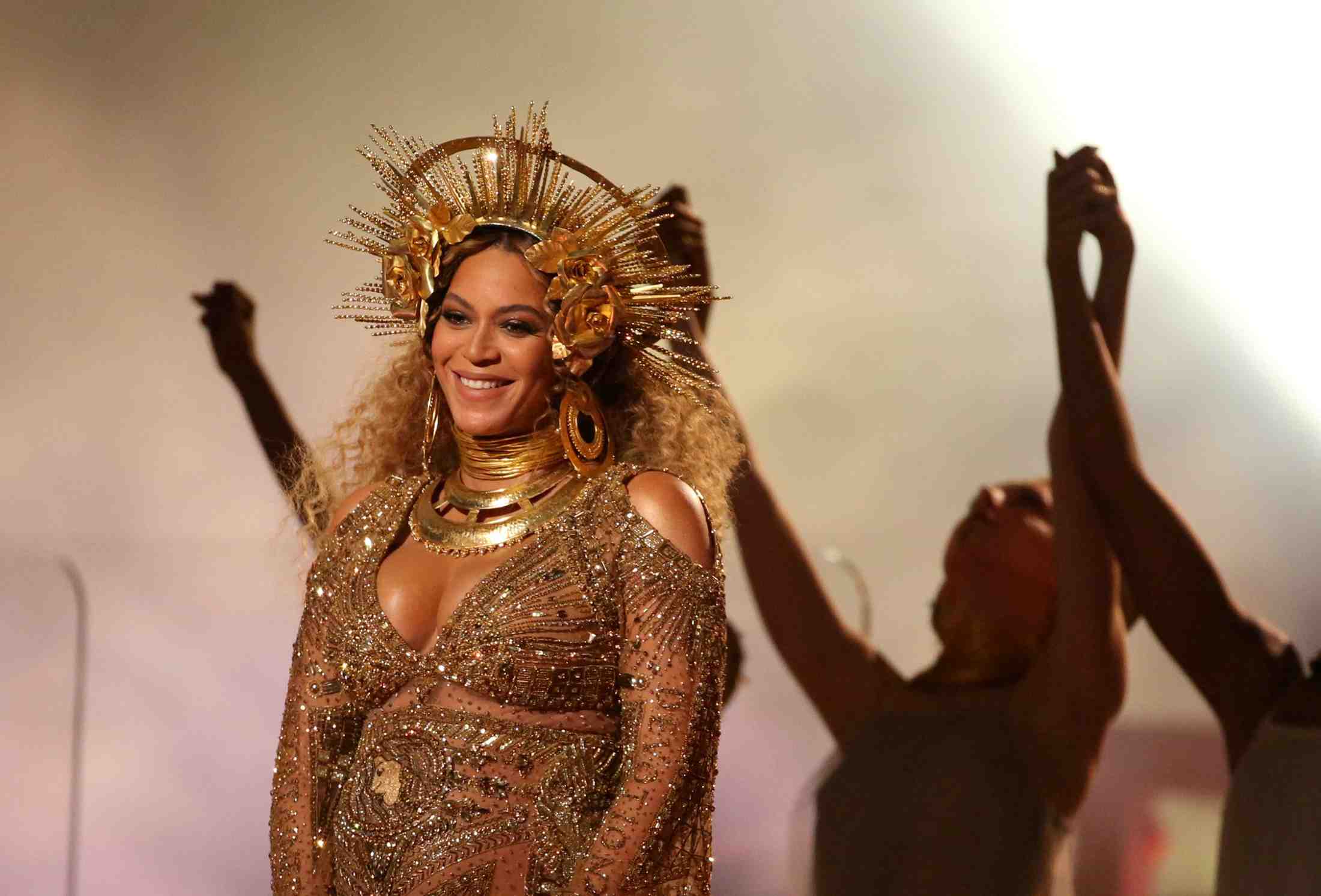 Beyonce et taylor swift entrent dans l'histoire des grammy awards