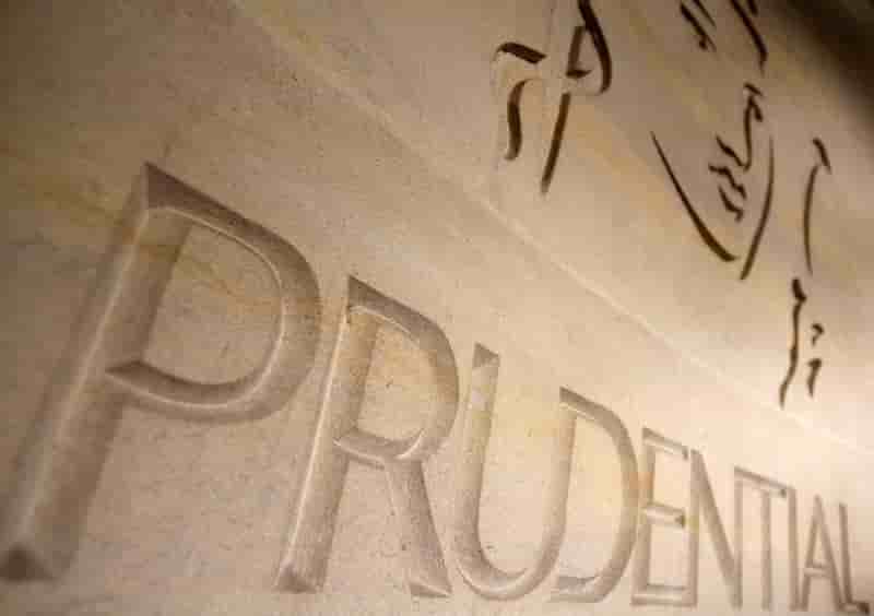 Prudential fusionne gestion d'actifs et assurance au royaume-uni