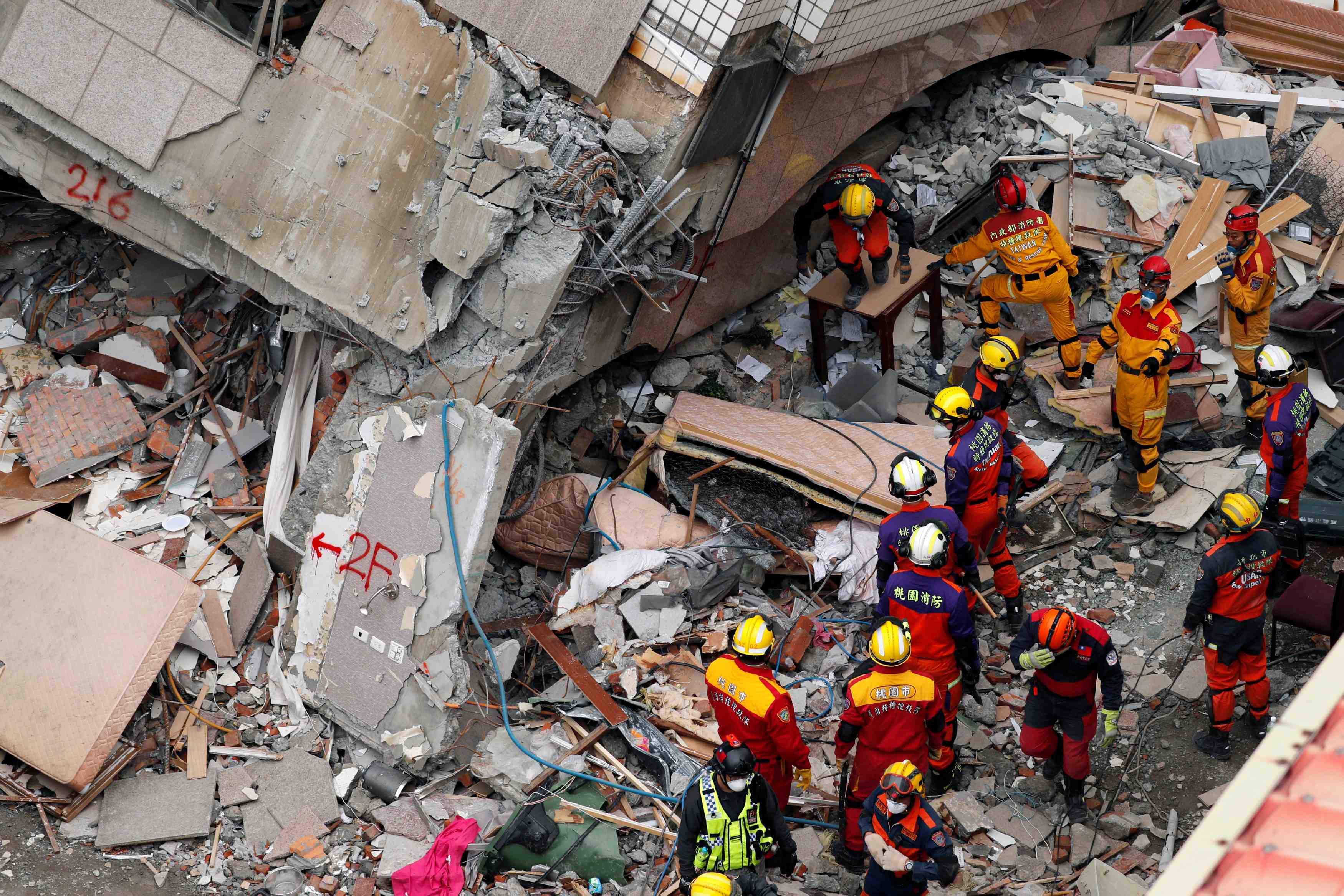Taiwan: bilan inchange a hualien, ou les secours recherchent sept disparus