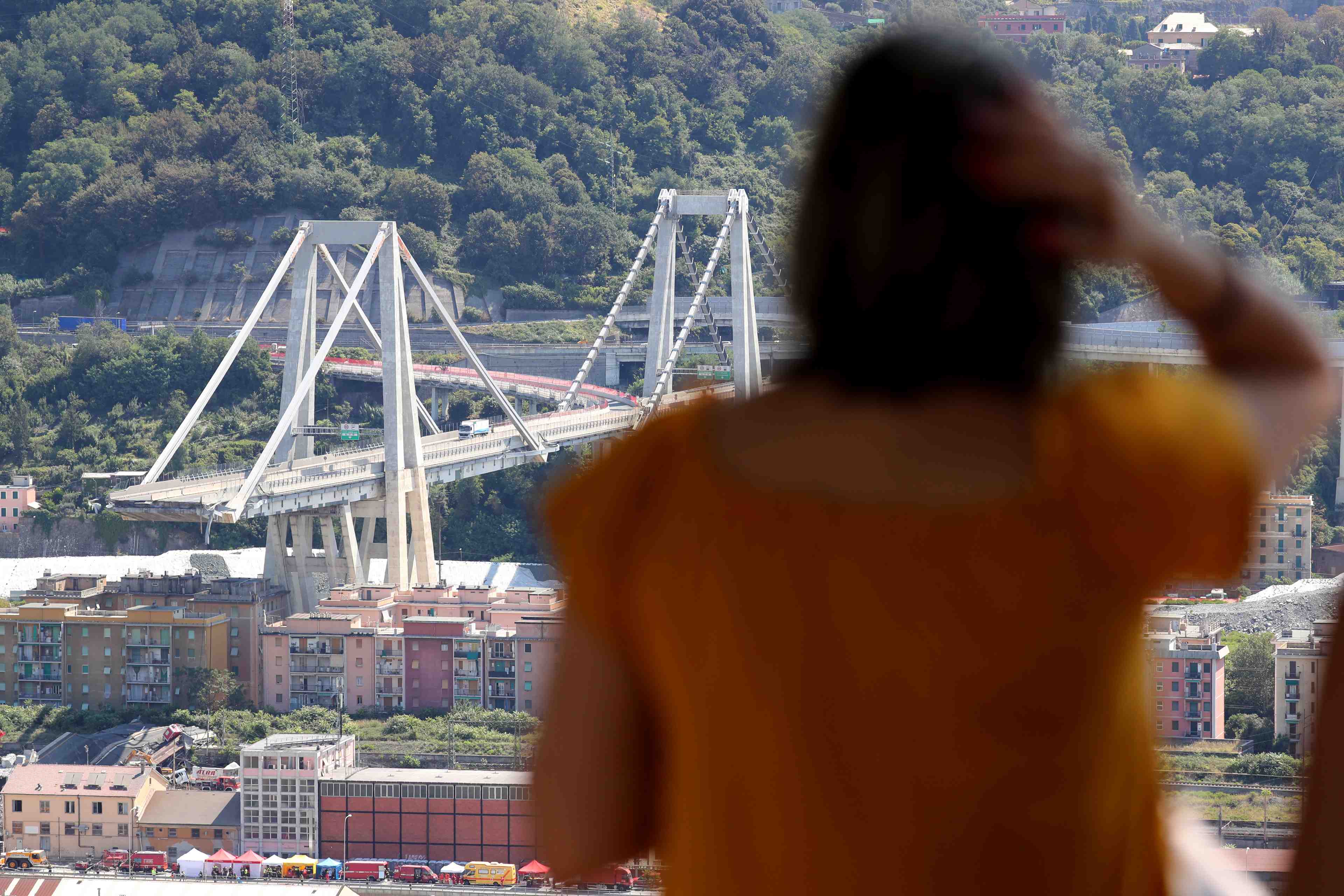 Fin des operations de recherche a genes, 43 morts