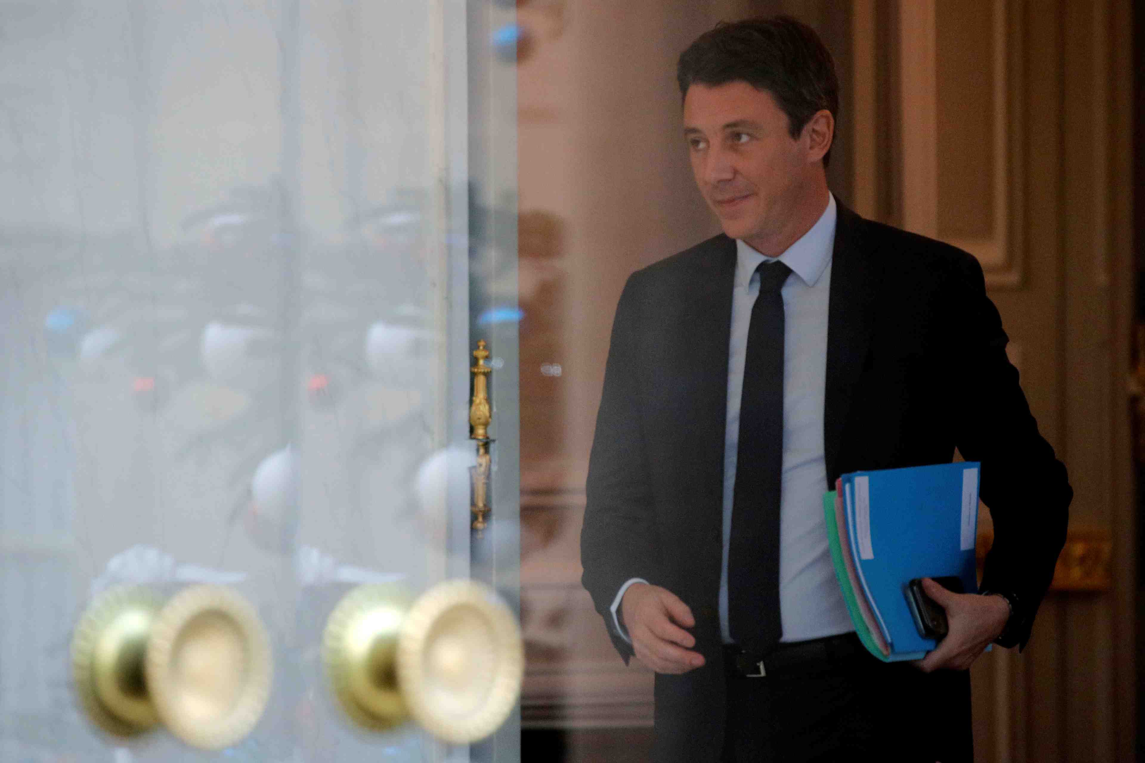 Griveaux evacue de son bureau a paris apres l'intrusion de manifestants