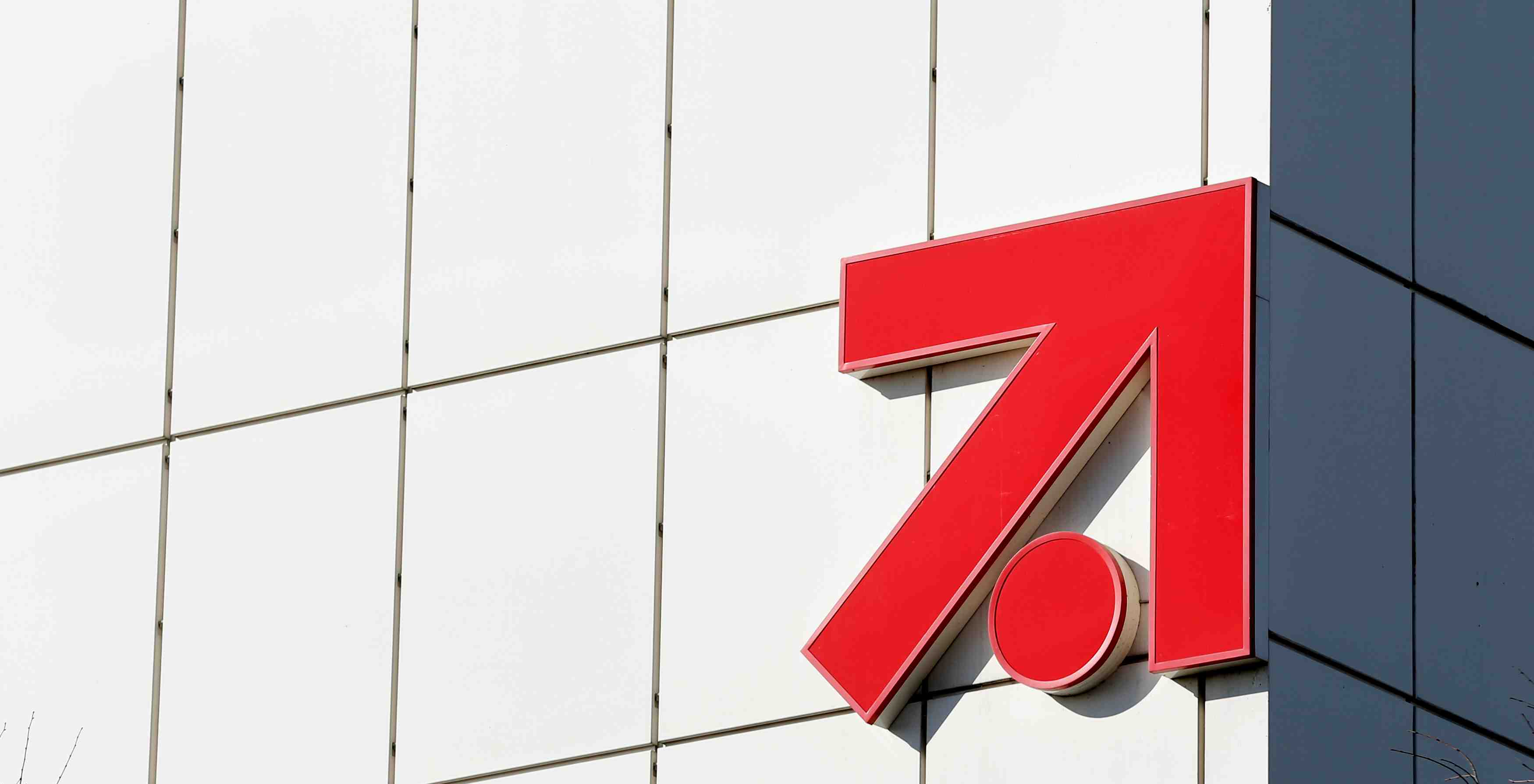 Mediaset envisage de creer une holding avec prosieben