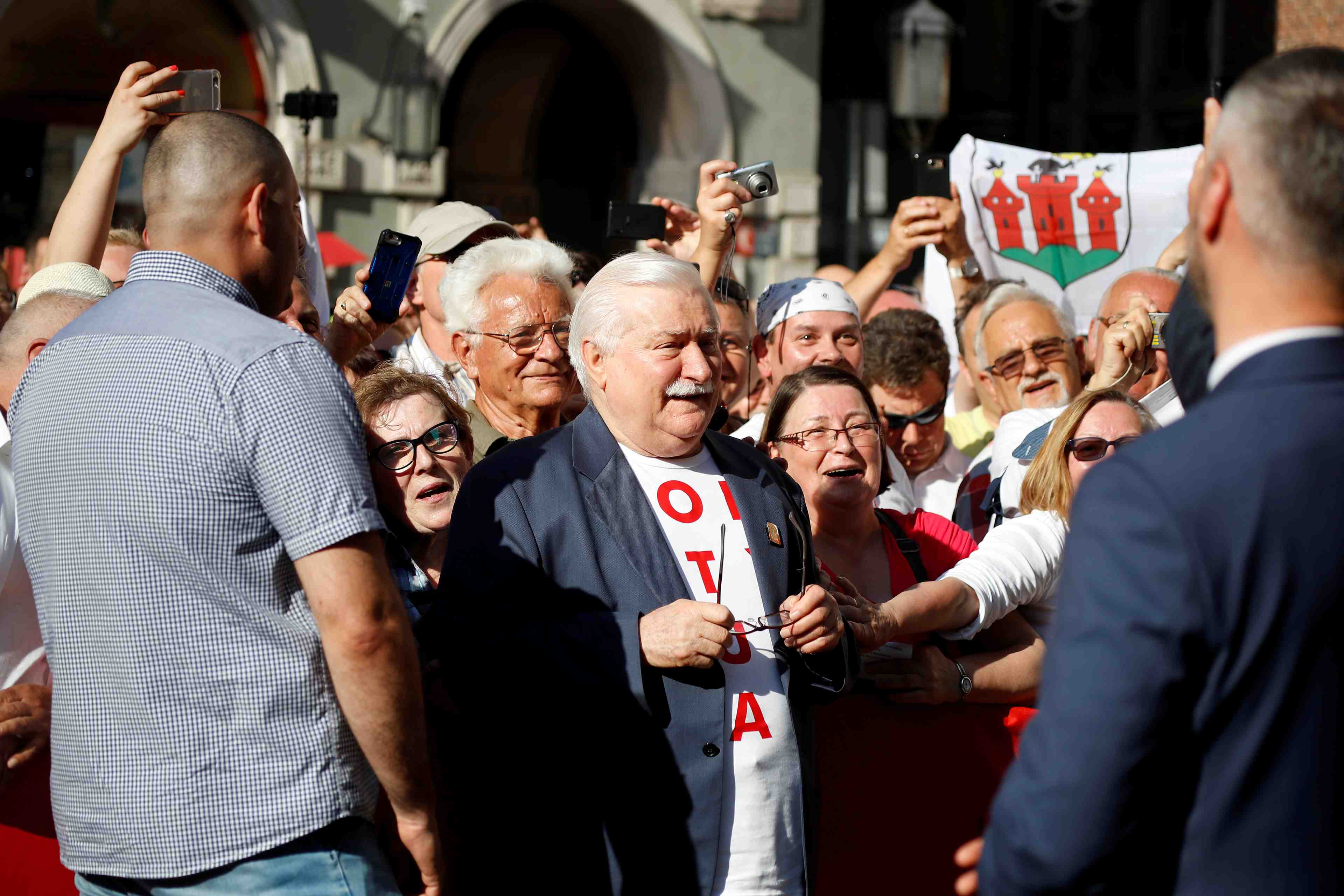 D'anciens dirigeants polonais appellent au boycott de l'election presidentielle