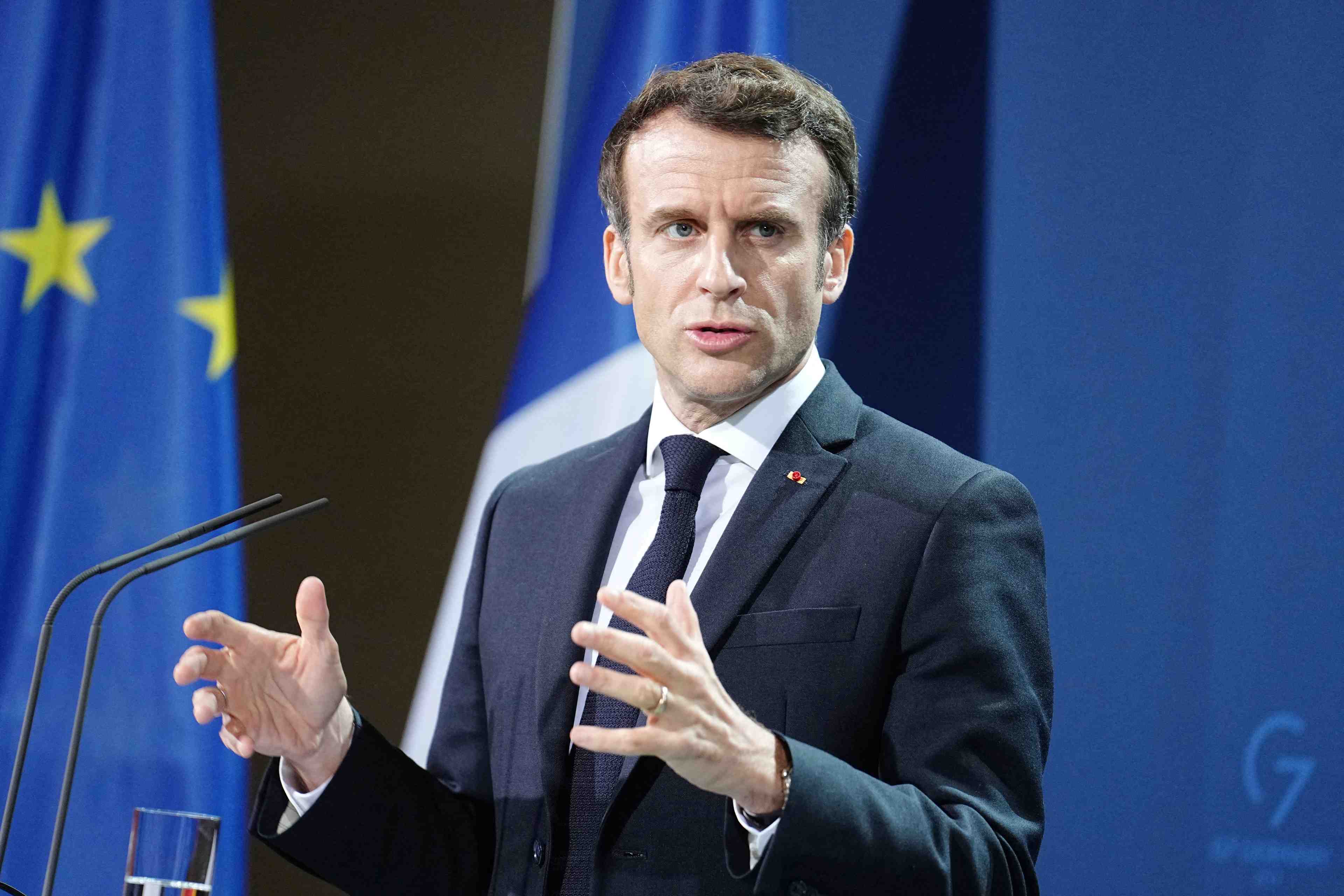 Ukraine: un cout "tres eleve" pour la russie en cas d'attaque, annonce macron