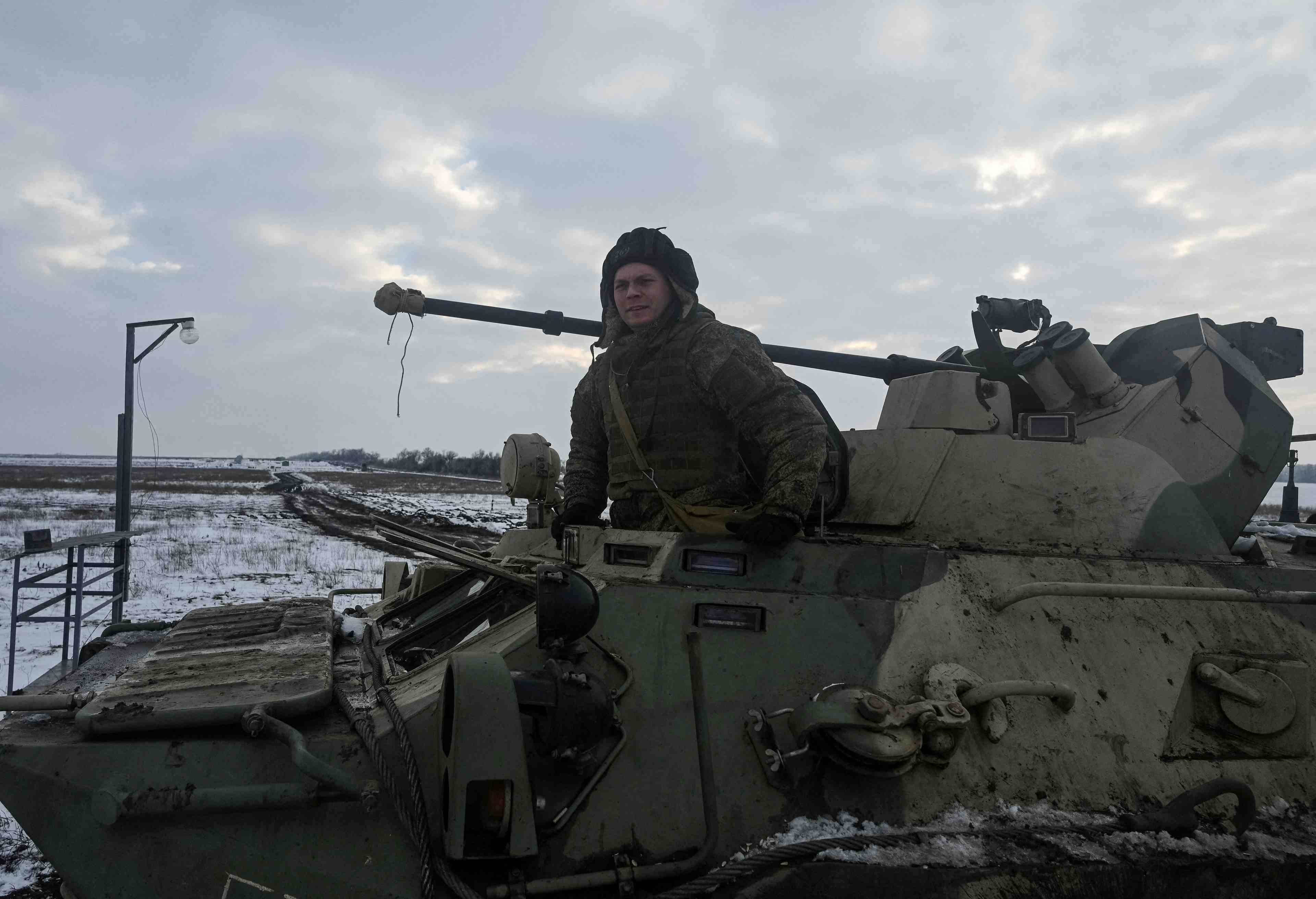 La russie annonce le depart de crimee d'unites militaires apres des manoeuvres