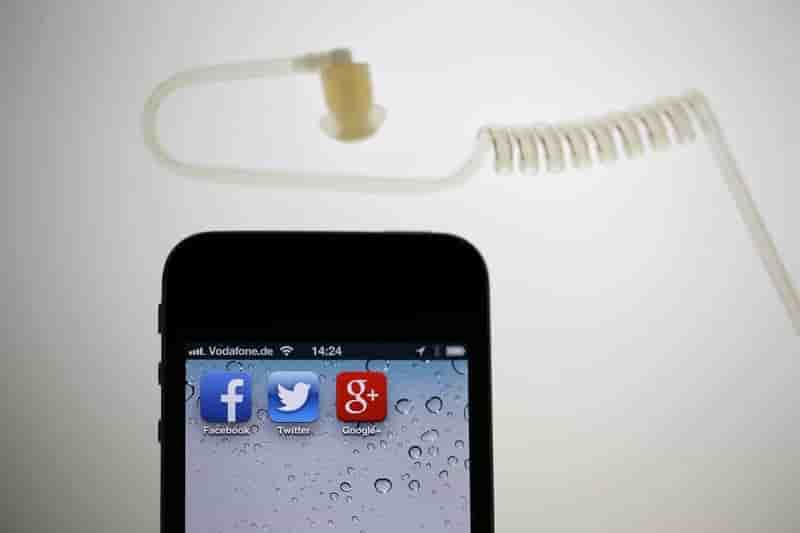 Facebook et google s'arment contre les "fake news" en france