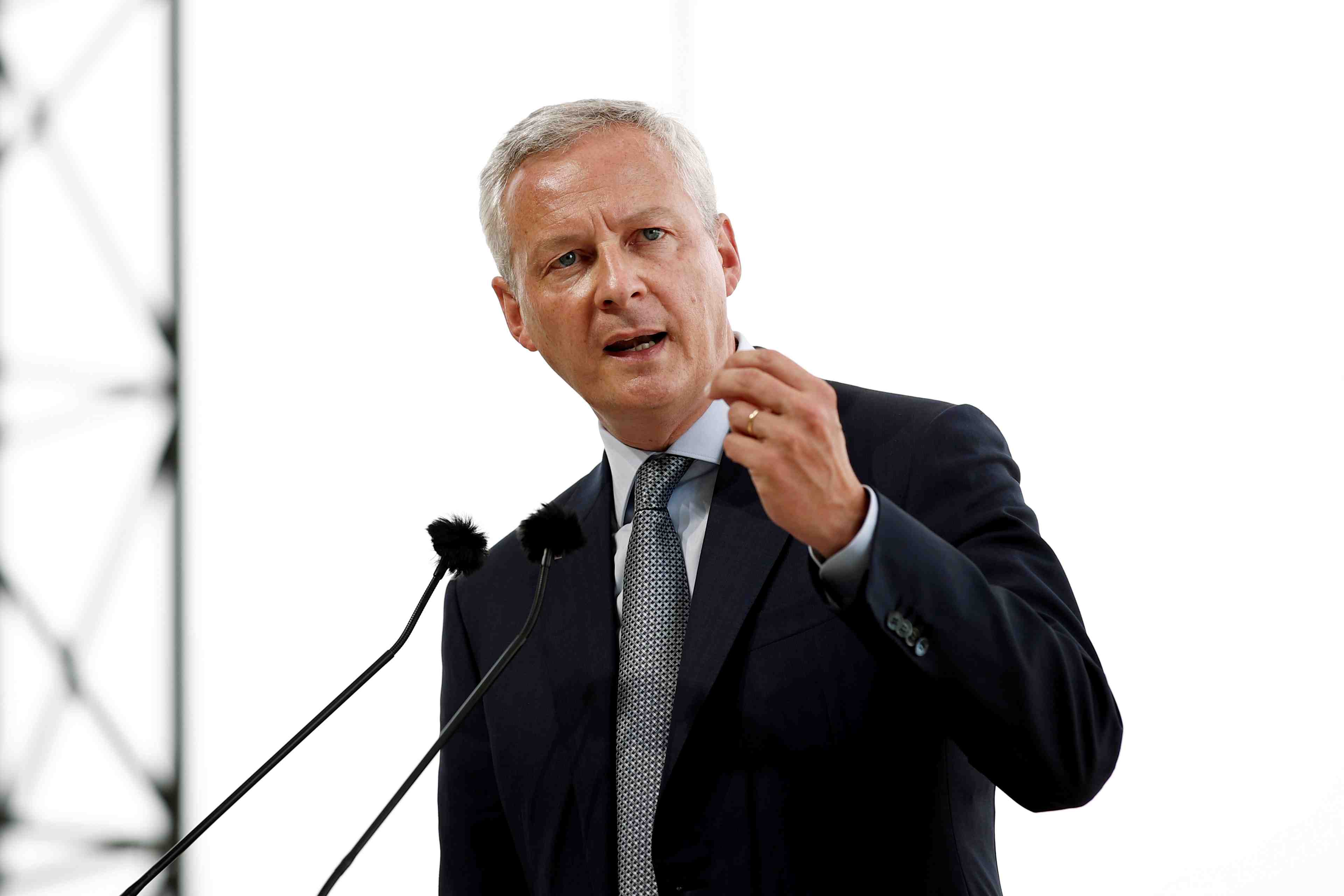 L'etat a confiance en senard pour decider qui dirige renault, dit le maire