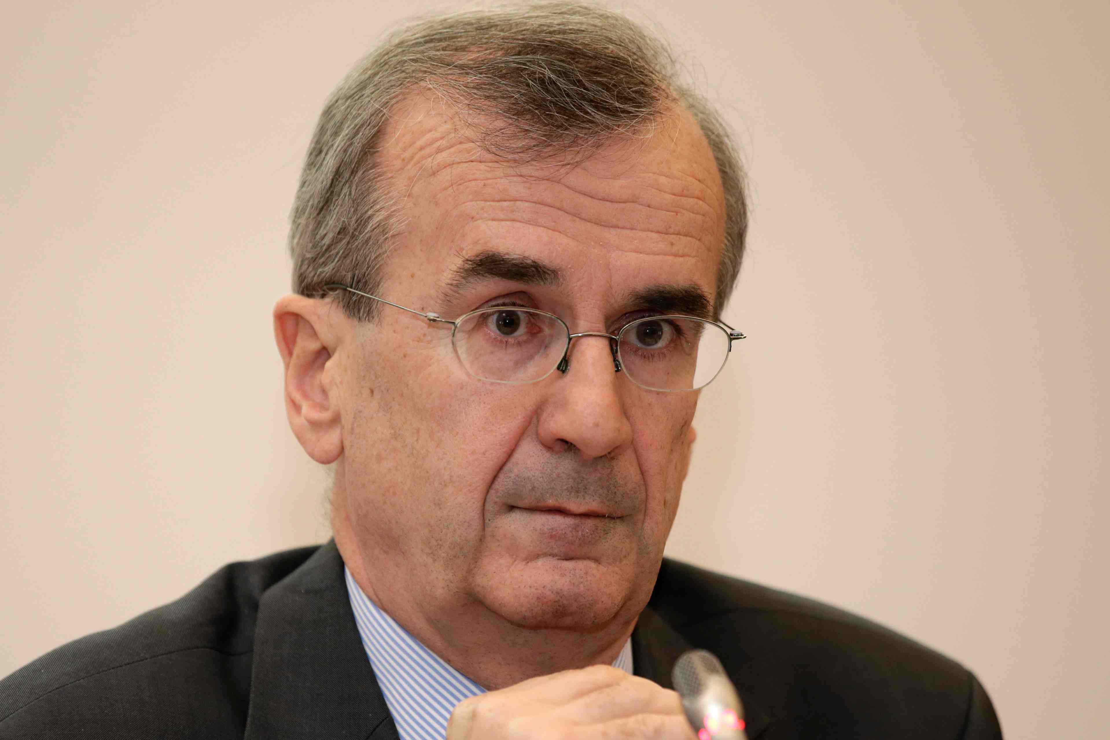 Des mesures monetaires plus radicales seulement si risque majeur sur l'inflation, selon villeroy (bce)