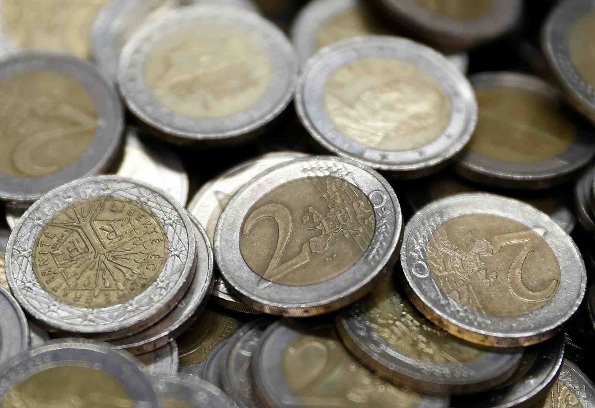 L'euro et les rendements montent, la bce discuterait d'une hausse de taux d'un demi-point jeudi