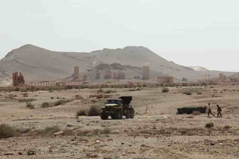 L'armee syrienne lance une offensive sur la ville de palmyre