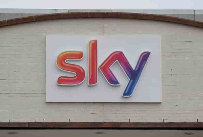 La famille murdoch presse londres d'approuver le rachat de sky