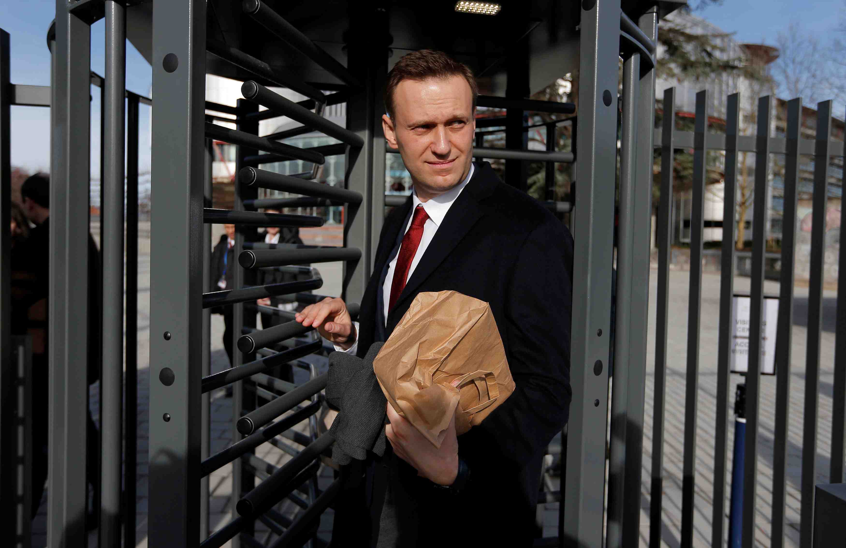 Russie: navalny brievement interpelle par la police