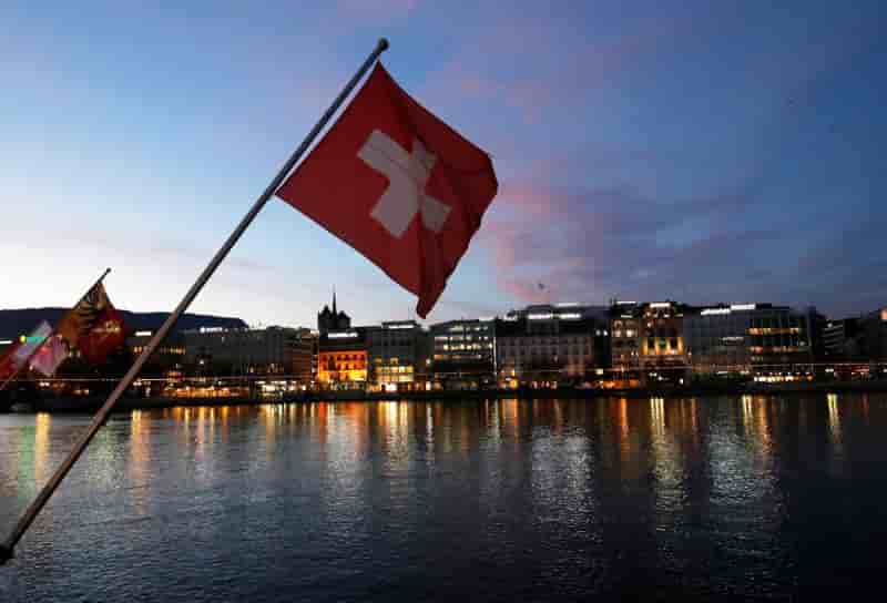 Les investisseurs se couvrent en suisse avant un vote sur la monnaie