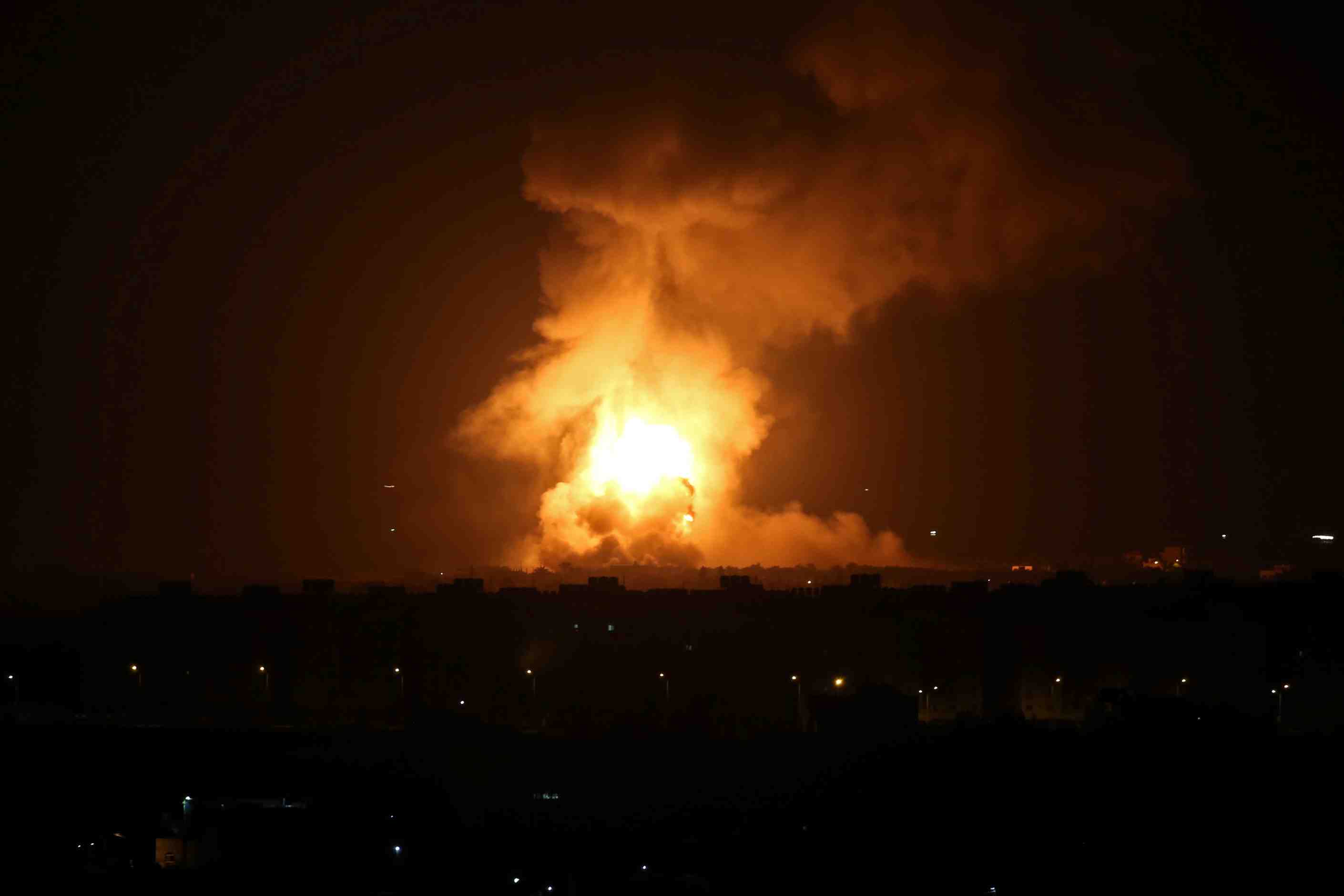 Raids israeliens a gaza apres des tirs de roquettes