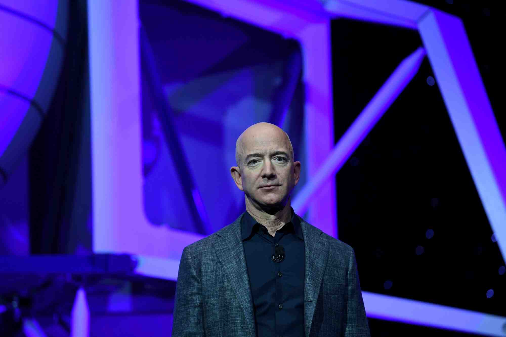 Jeff bezos va participer au premier vol spatial du projet blue origin