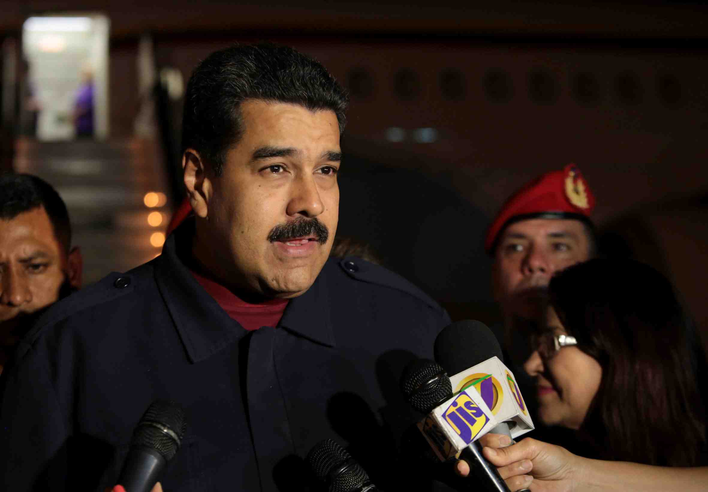 Nicolas maduro vante la loyaute de l'armee "chaviste"