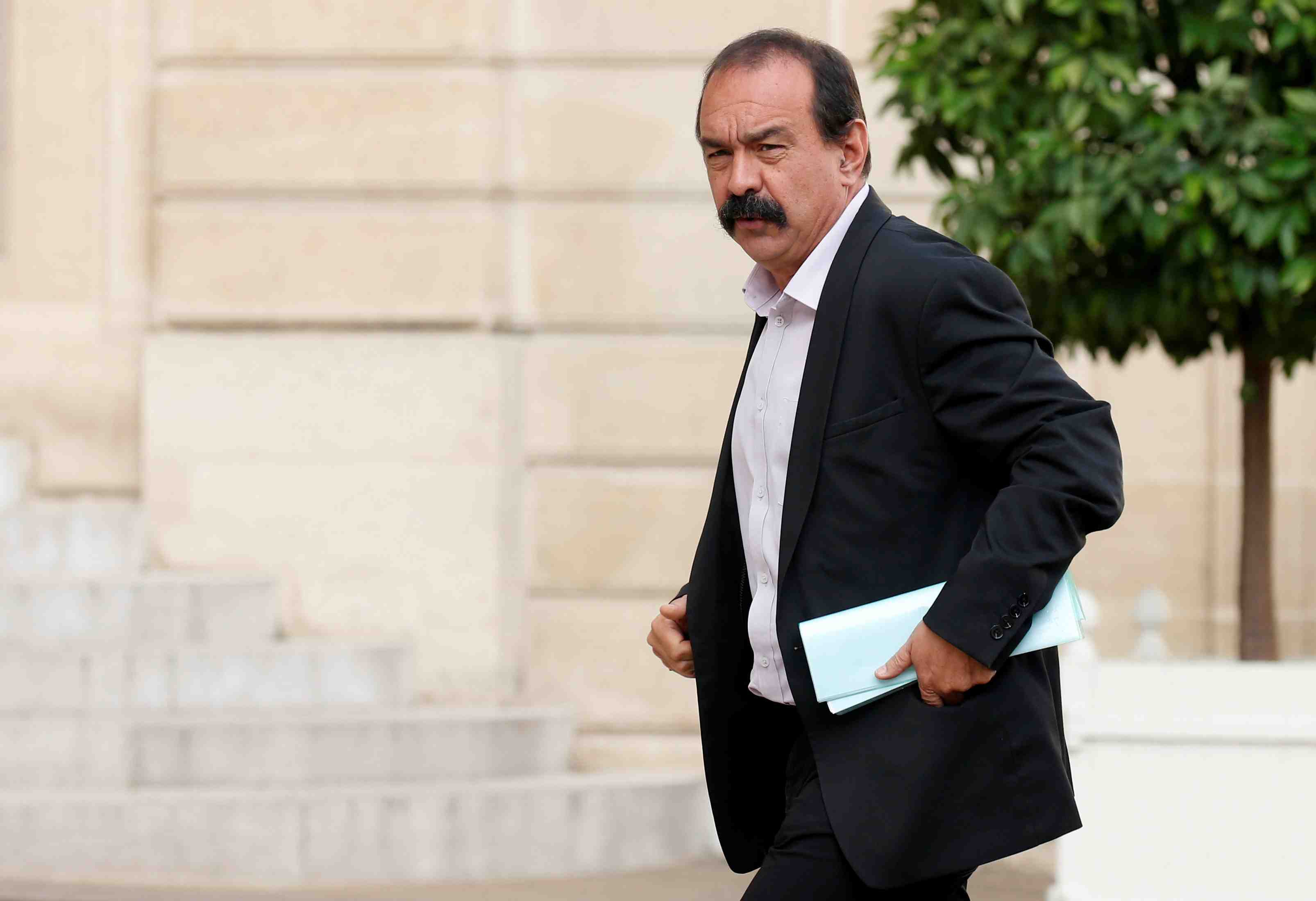 Martinez denonce la position "ambigue" de la cfdt