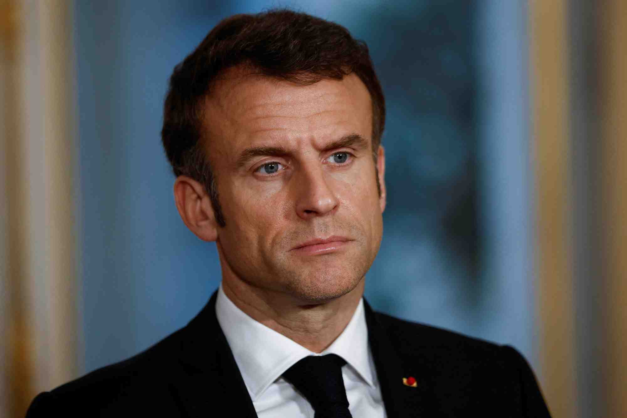 Emmanuel s'exprimait devant 250 maires de villes touchées par les émeutes.