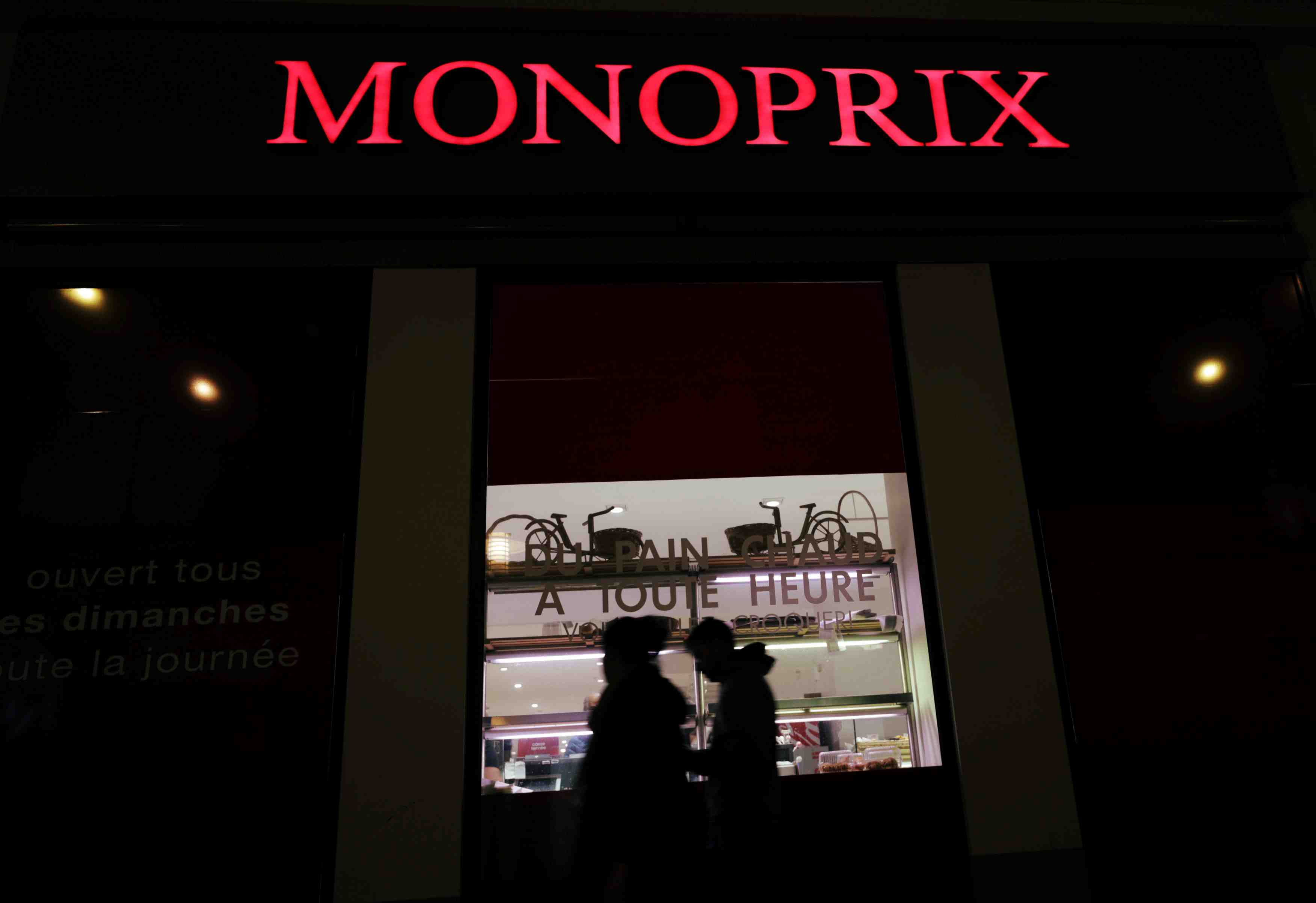 Casino boucle la cession de murs de monoprix pour 742 millions d'euros