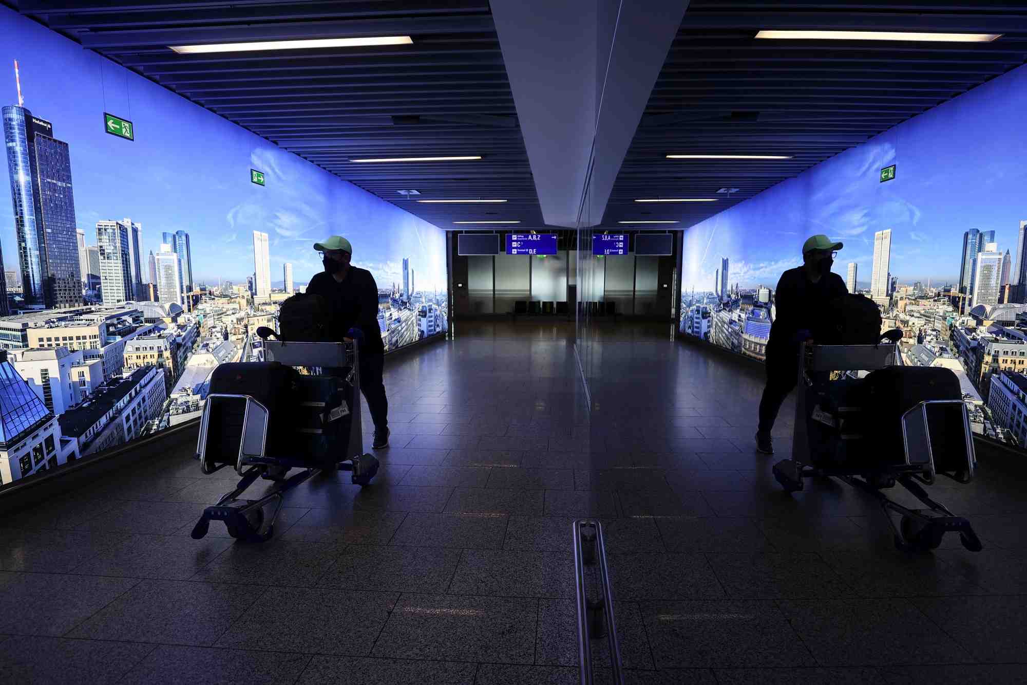 L'europe envisage de supprimer le port du masque obligatoire dans les avions