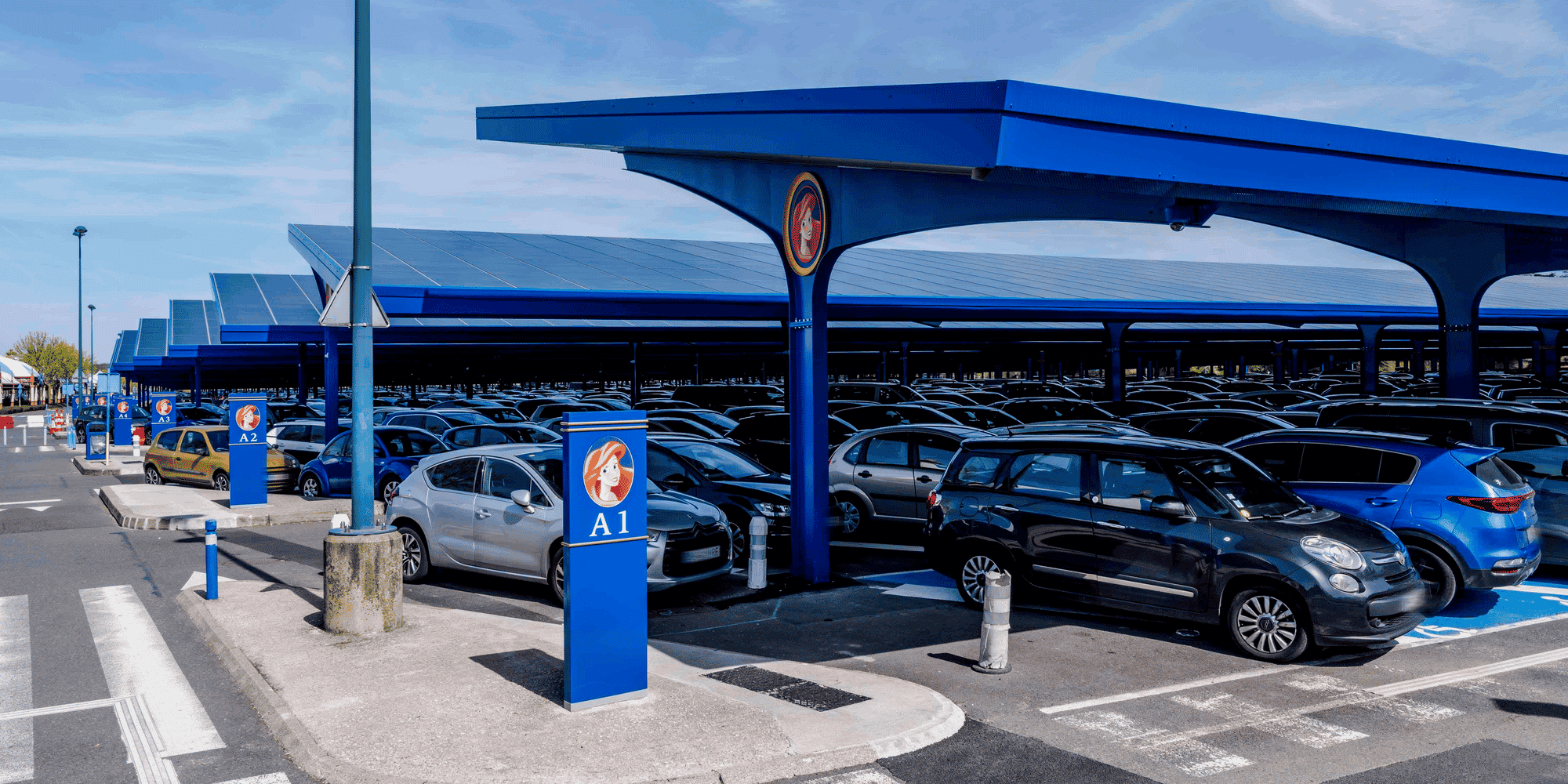 En avril 2022, Urbasolar a mis en service la première tranche de la centrale solaire sur les parkings du parc Disneyland Paris.