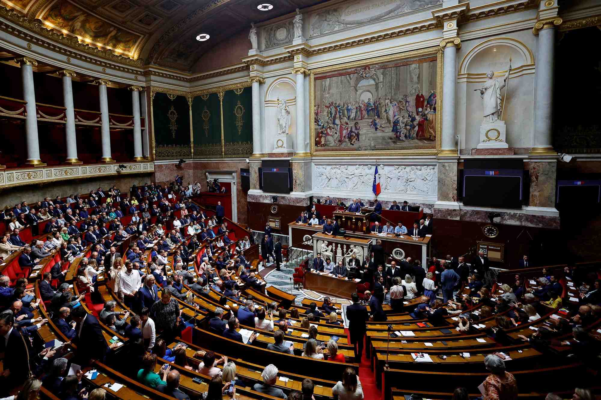 Premiere seance pour une assemblee nationale plurielle