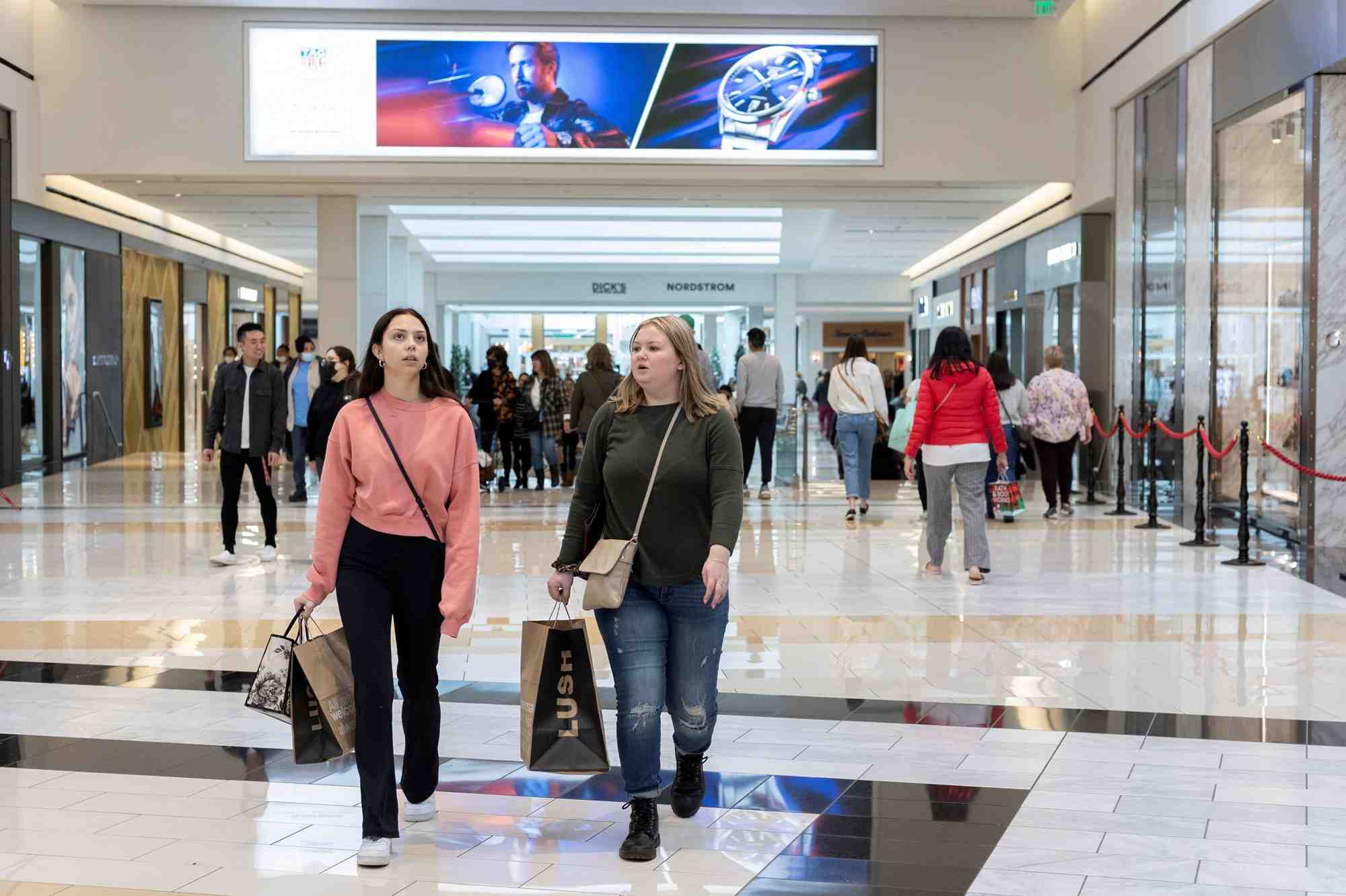 Les soldes du black friday commencent au centre commercial de king of prussia, en pennsylvanie