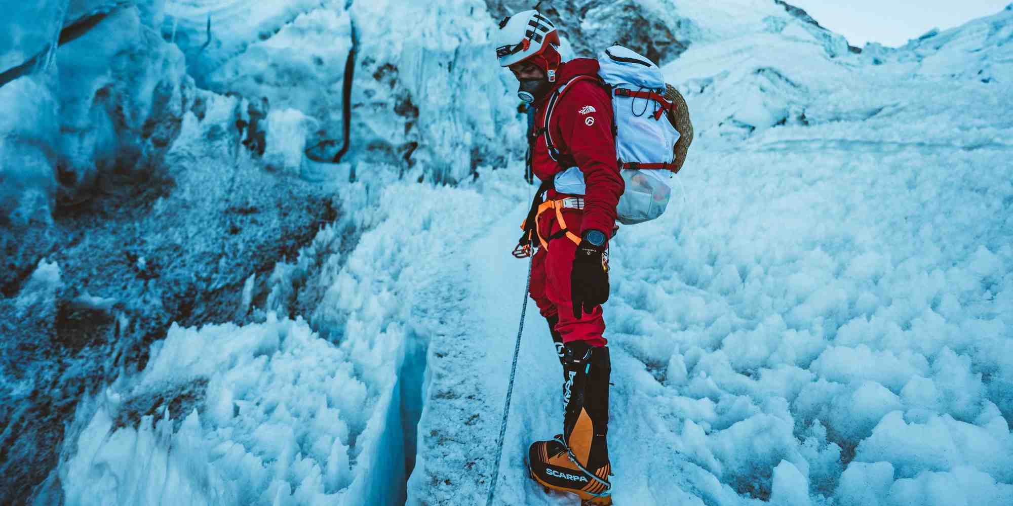 Inoxtag lors de son ascension de l'Everest, image extraite de « Kaisen », visionné 40 millions de fois en France.