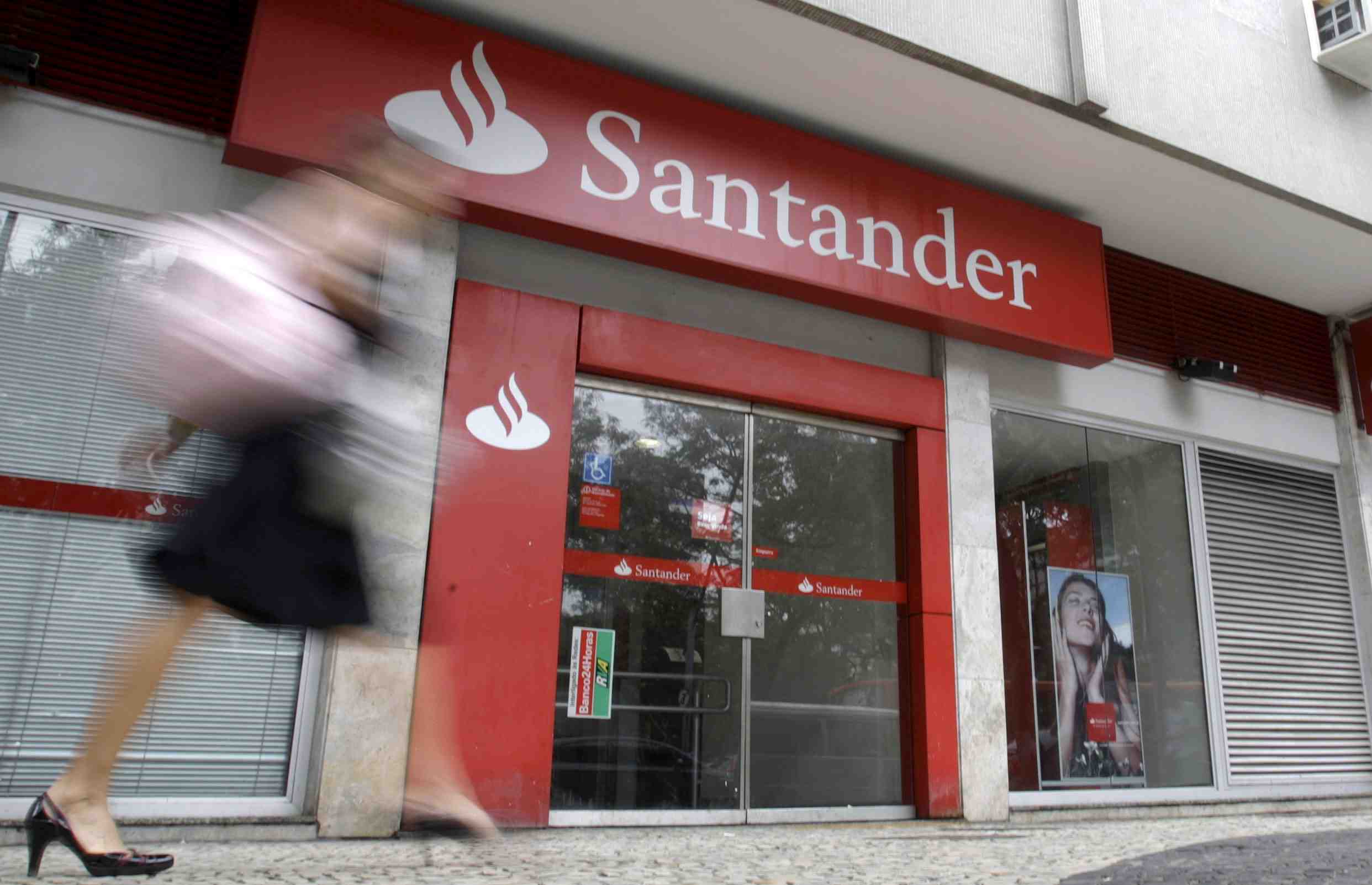 Santander plombe par le bresil