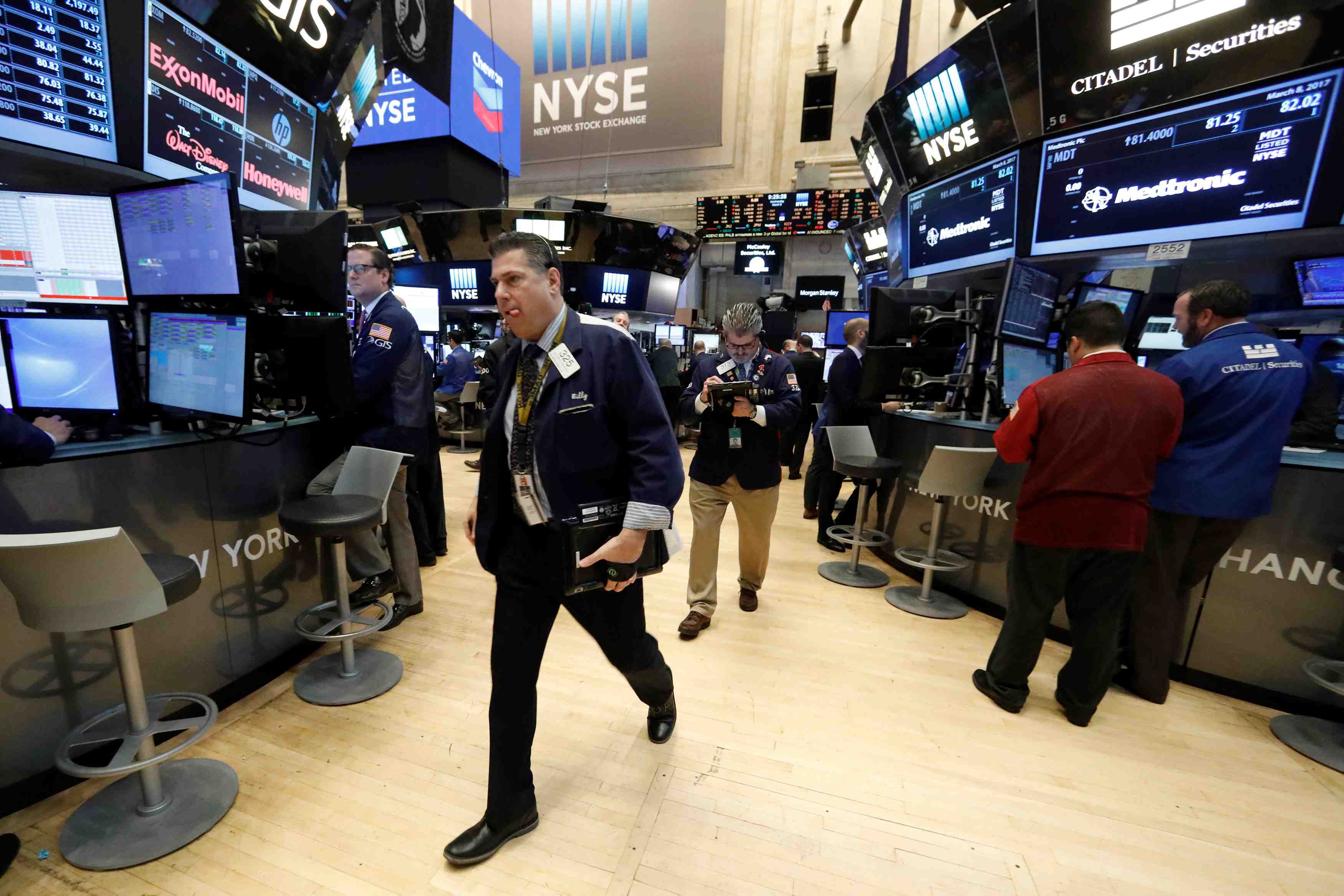 Les marches americains cloturent quasiment inchanges