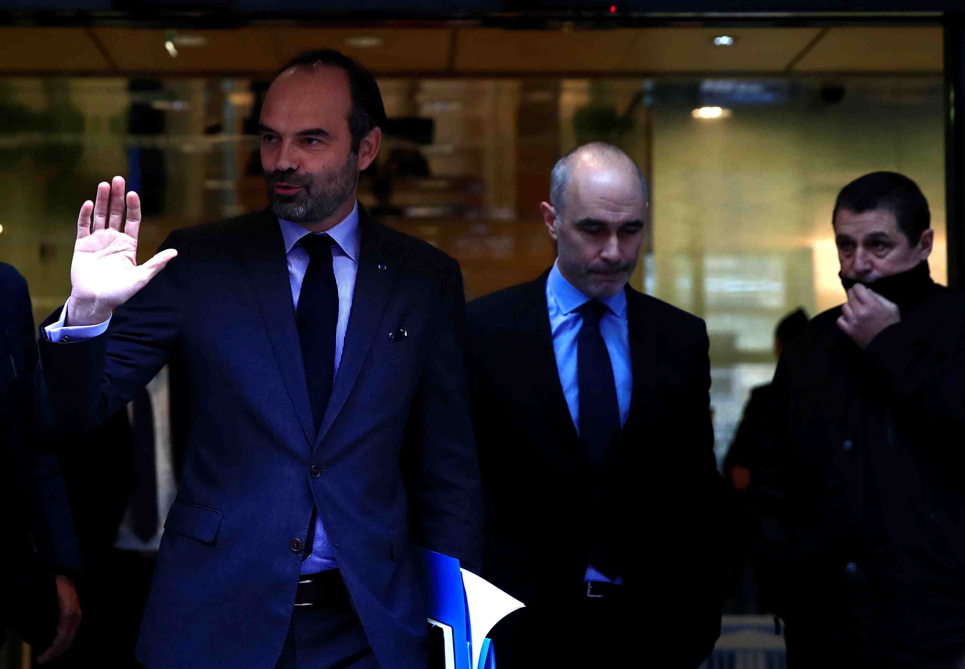 Philippe suspend des mesures fiscales "par souci d'apaisement