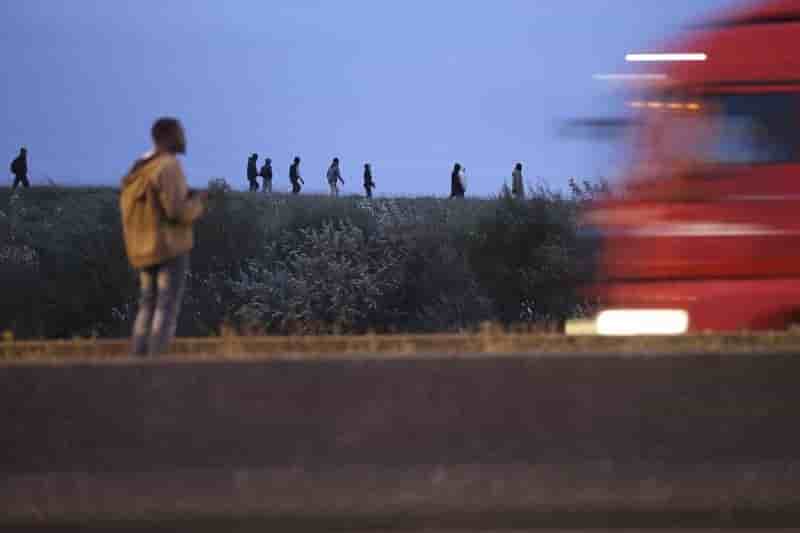 Un chauffard tue un migrant a calais et prend la fuite