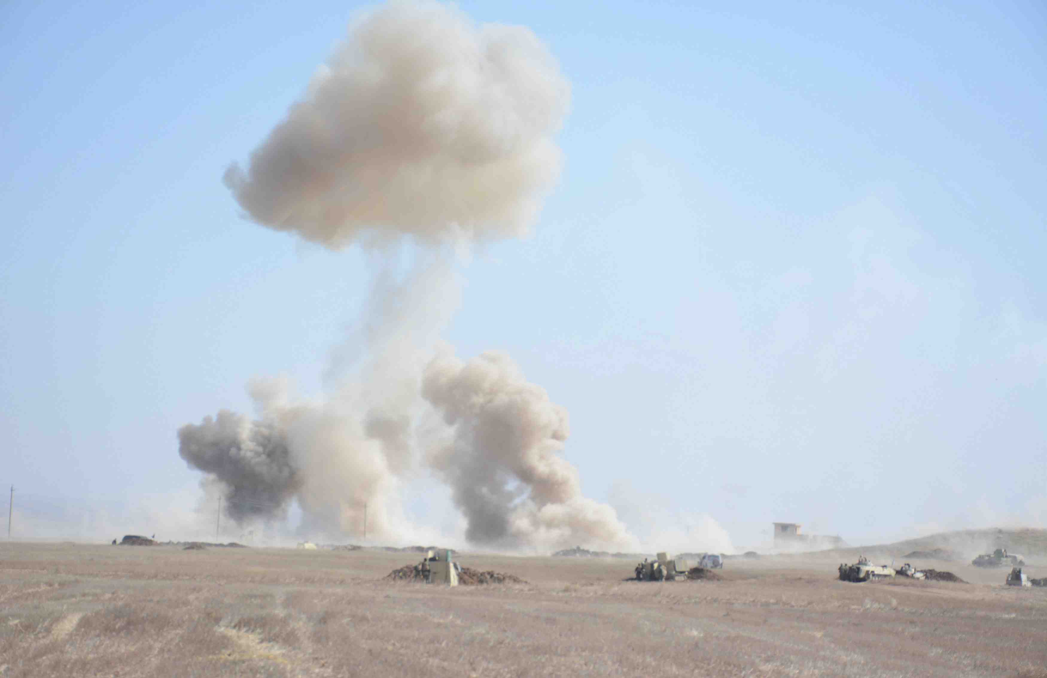 Assaut des forces irakiennes contre l'aeroport de mossoul