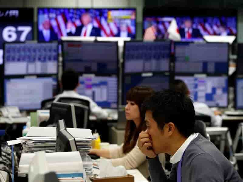 Tokyo finit pratiquement inchangee, la prudence l'a emporte