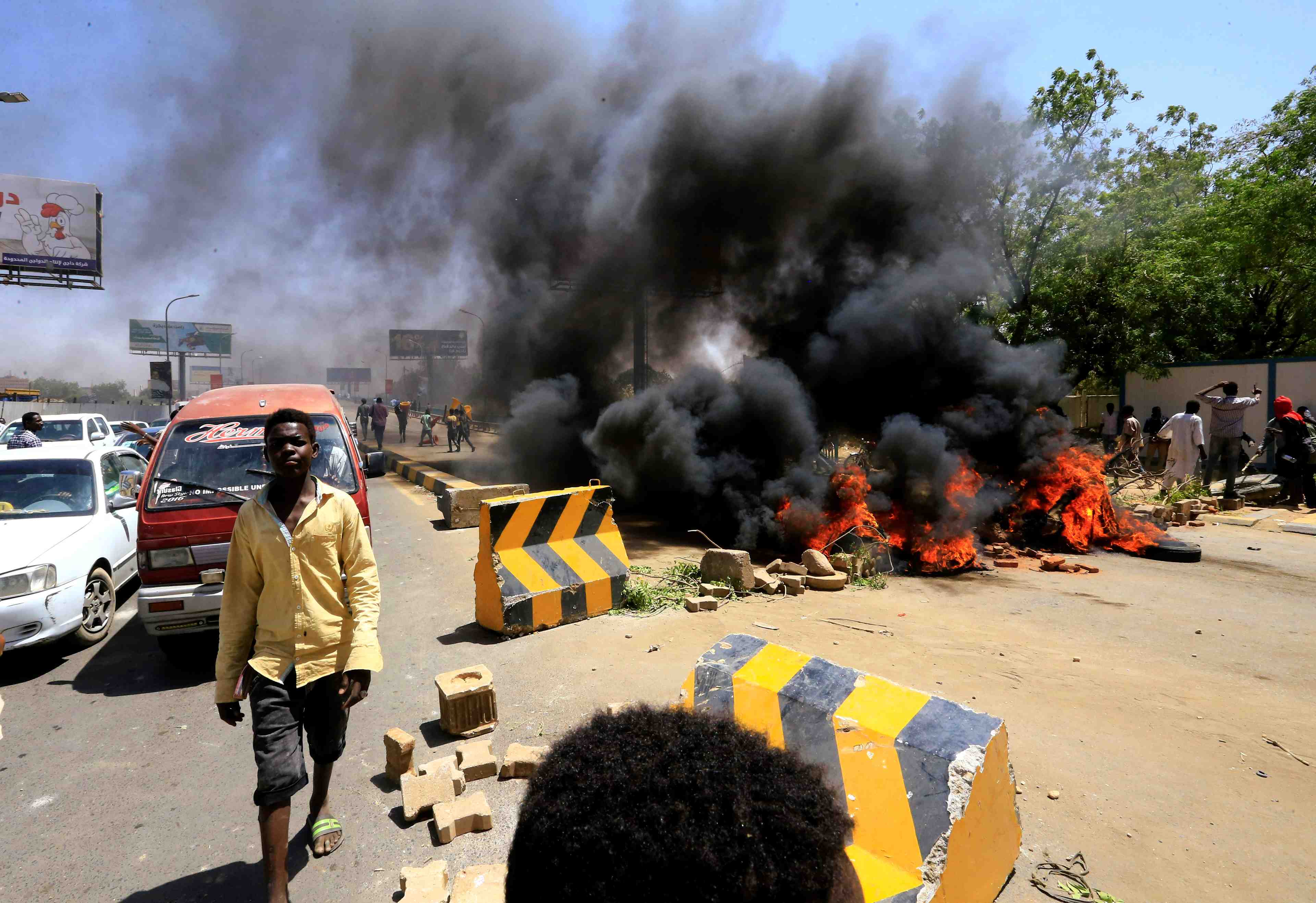 Une dizaine de manifestants blesses par balles a khartoum