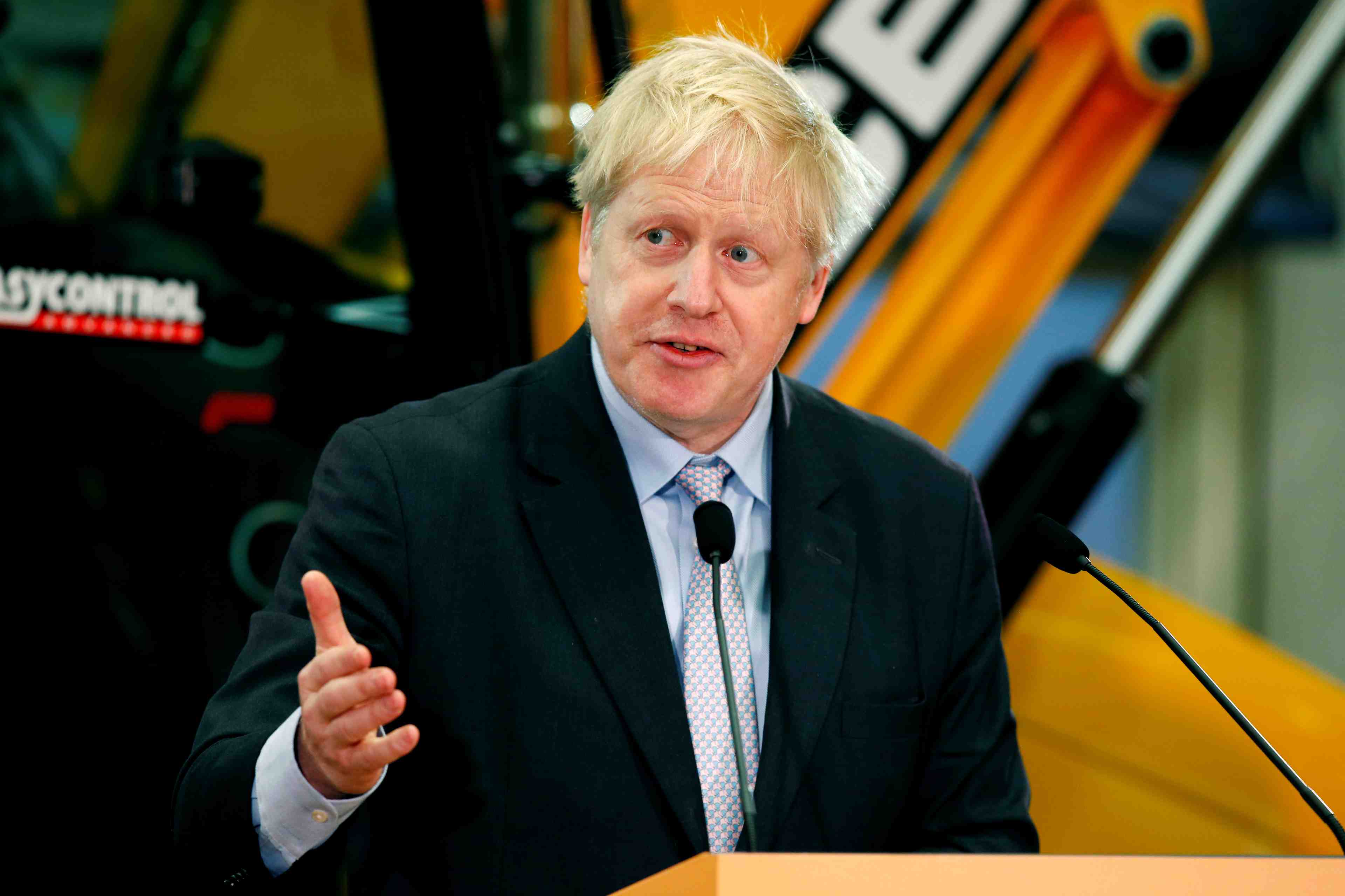 Boris johnson favori des conservateurs pour remplacer theresa may, selon un sondage