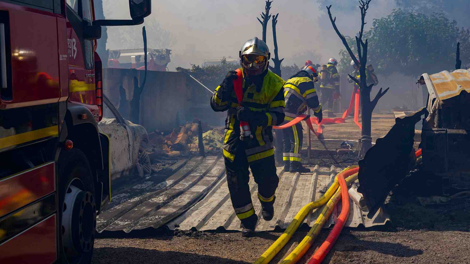 France: des incendies font rage en gironde, 1.700 hectares brules