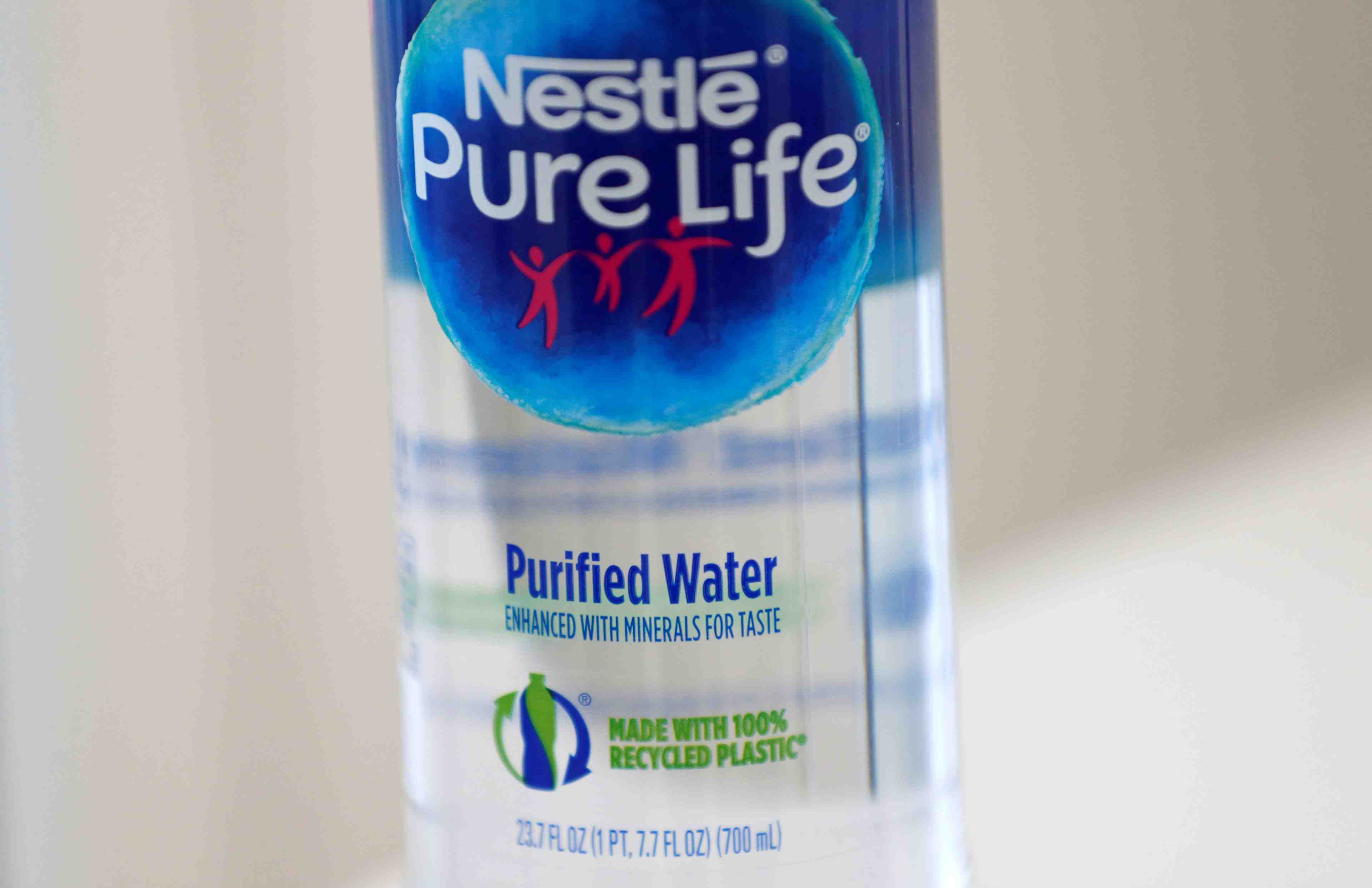 Nestle songe a ceder pure life