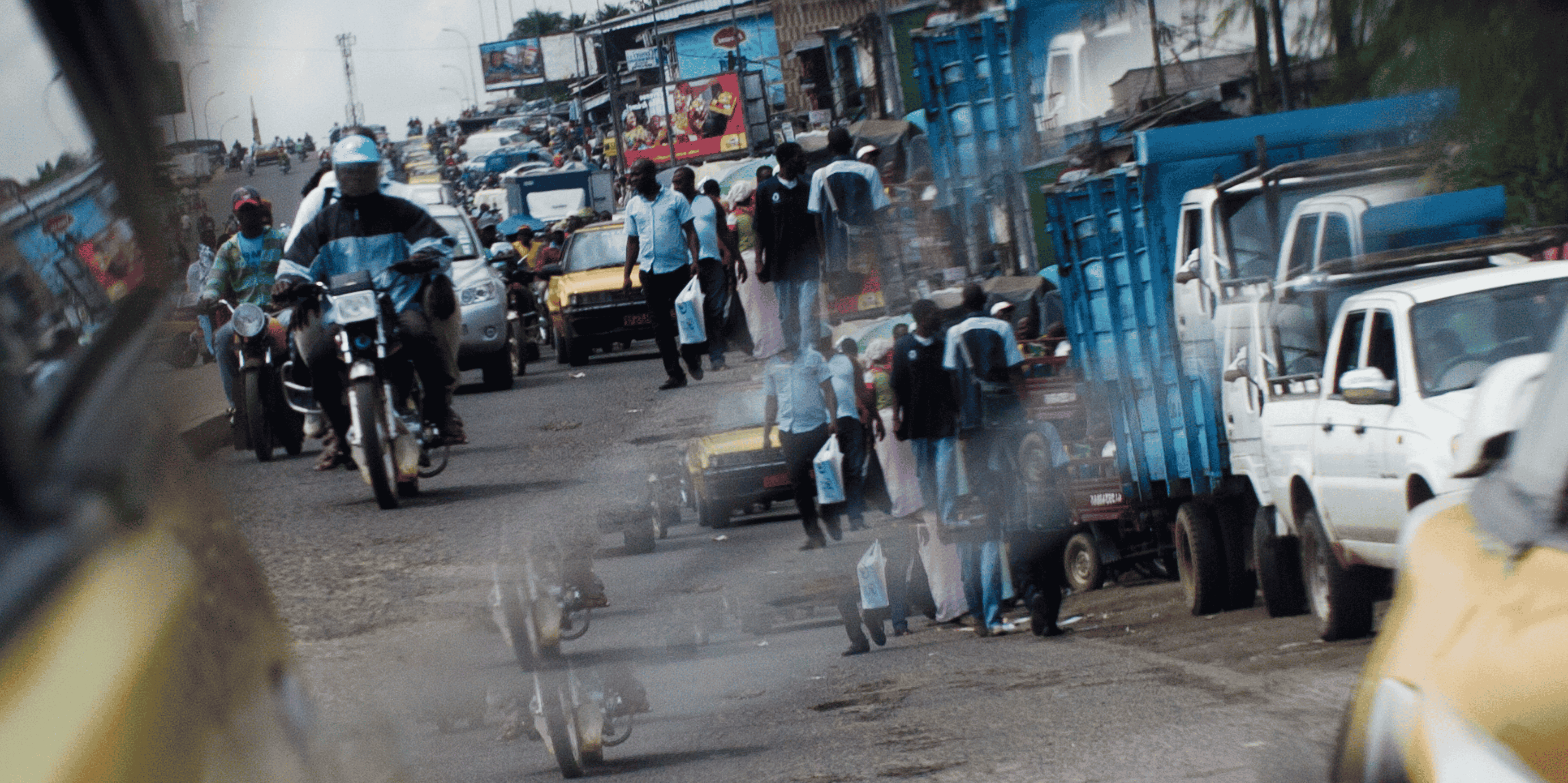 Douala Cameroun Circulation Trafic route motos afrique