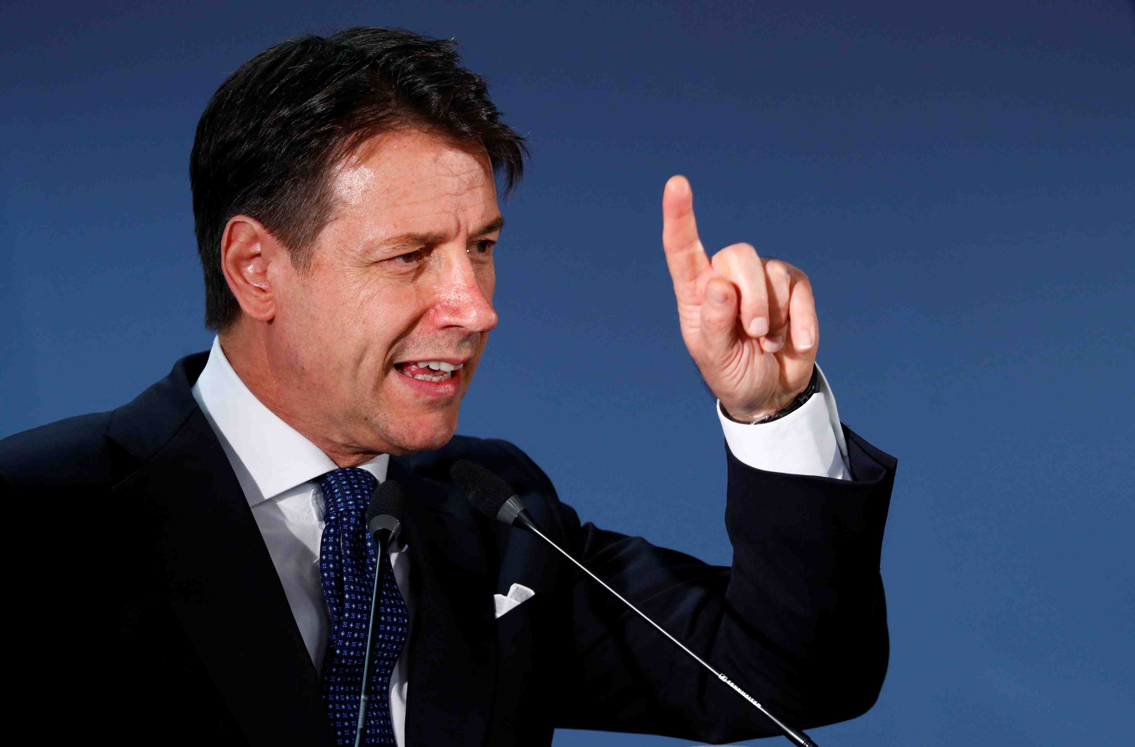 Italie: conte appuie les baisses d'impots, prudent sur les reformes de la zone euro