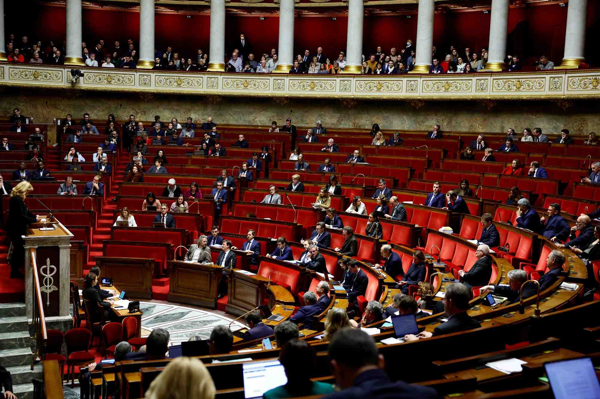 Des deputes assistent a un debat a l'assemblee nationale sur un projet de loi visant a interdire la corrida