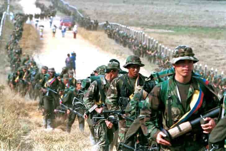 Bogota et les farc signent un accord definitif de paix