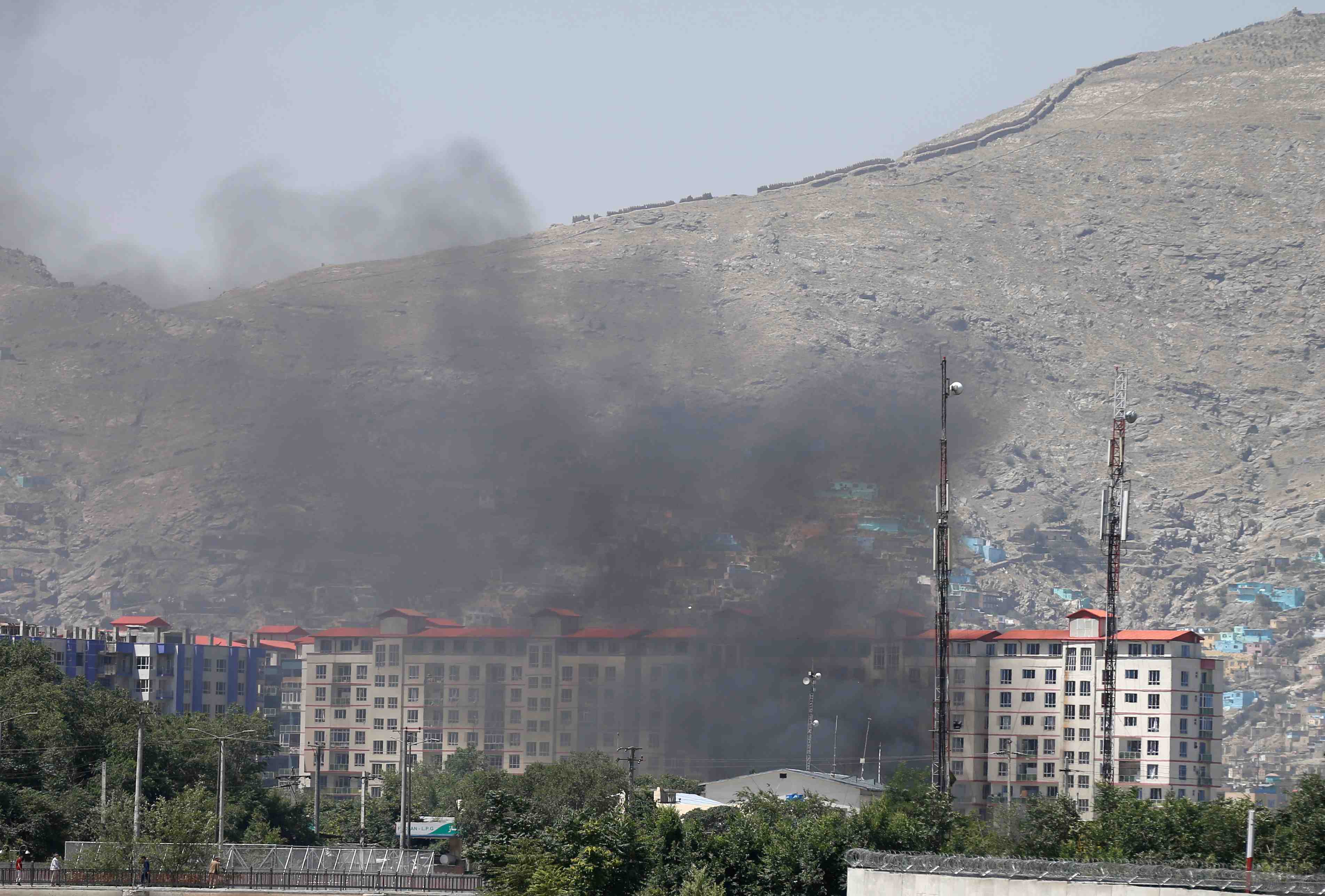 Combats en plein kaboul apres un attentat au camion piege