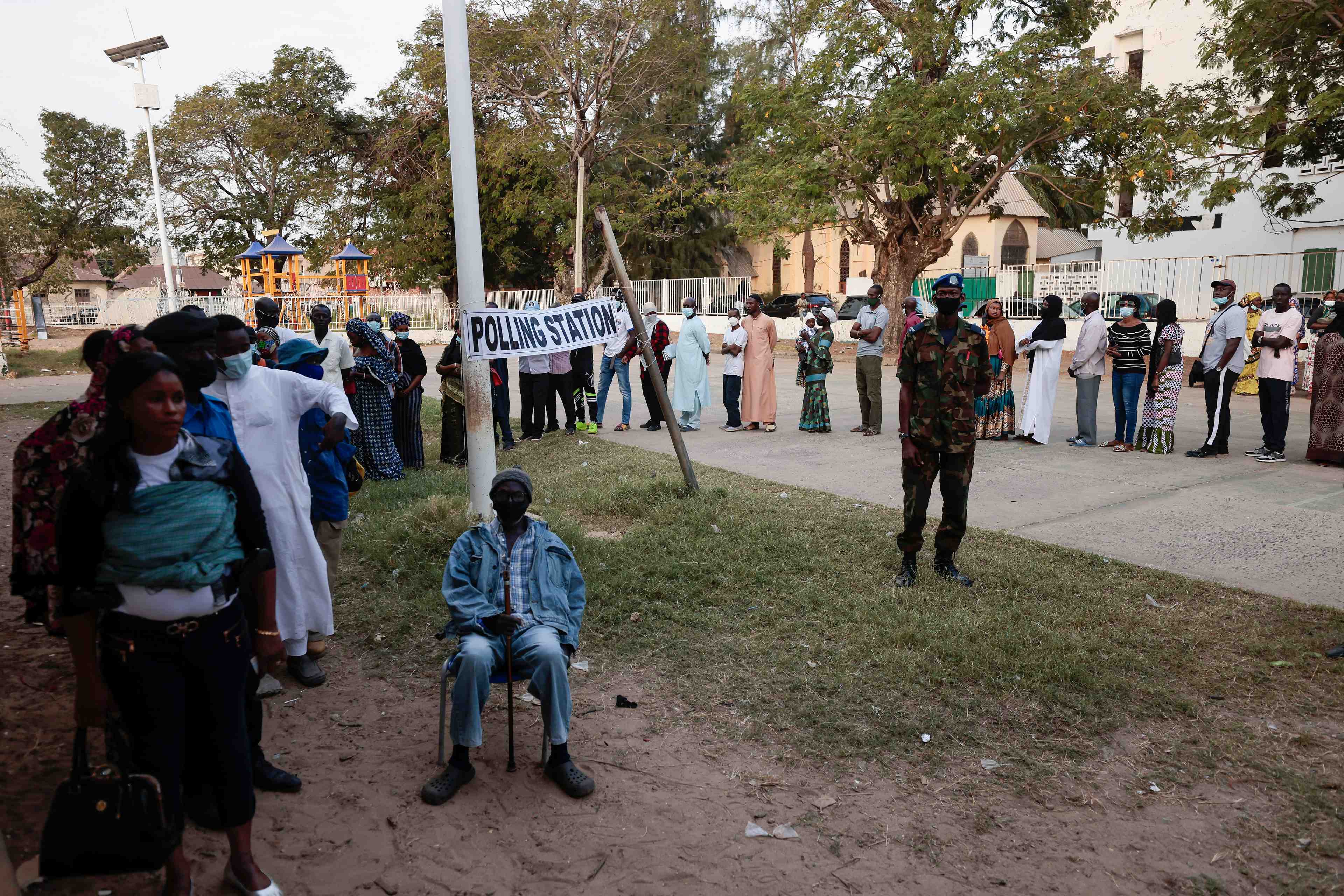 Les gambiens elisent leur president