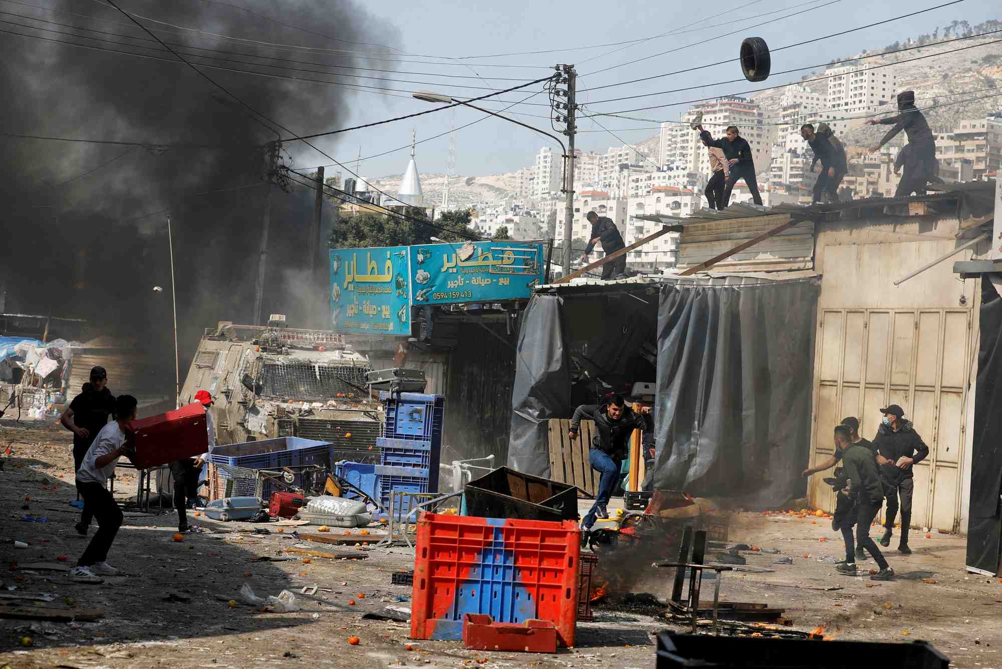 Les forces israeliennes font un raid sur la ville de naplouse en cisjordanie