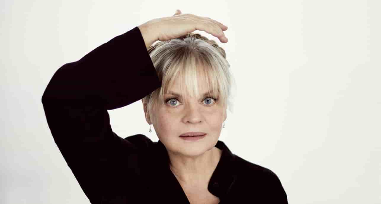 Comédienne, au théâtre comme au cinéma et à la télévision, metteuse en scène, jusqu'à la Comédie-Française, réalisatrice, Isabelle Nanty est une personne très demandée.